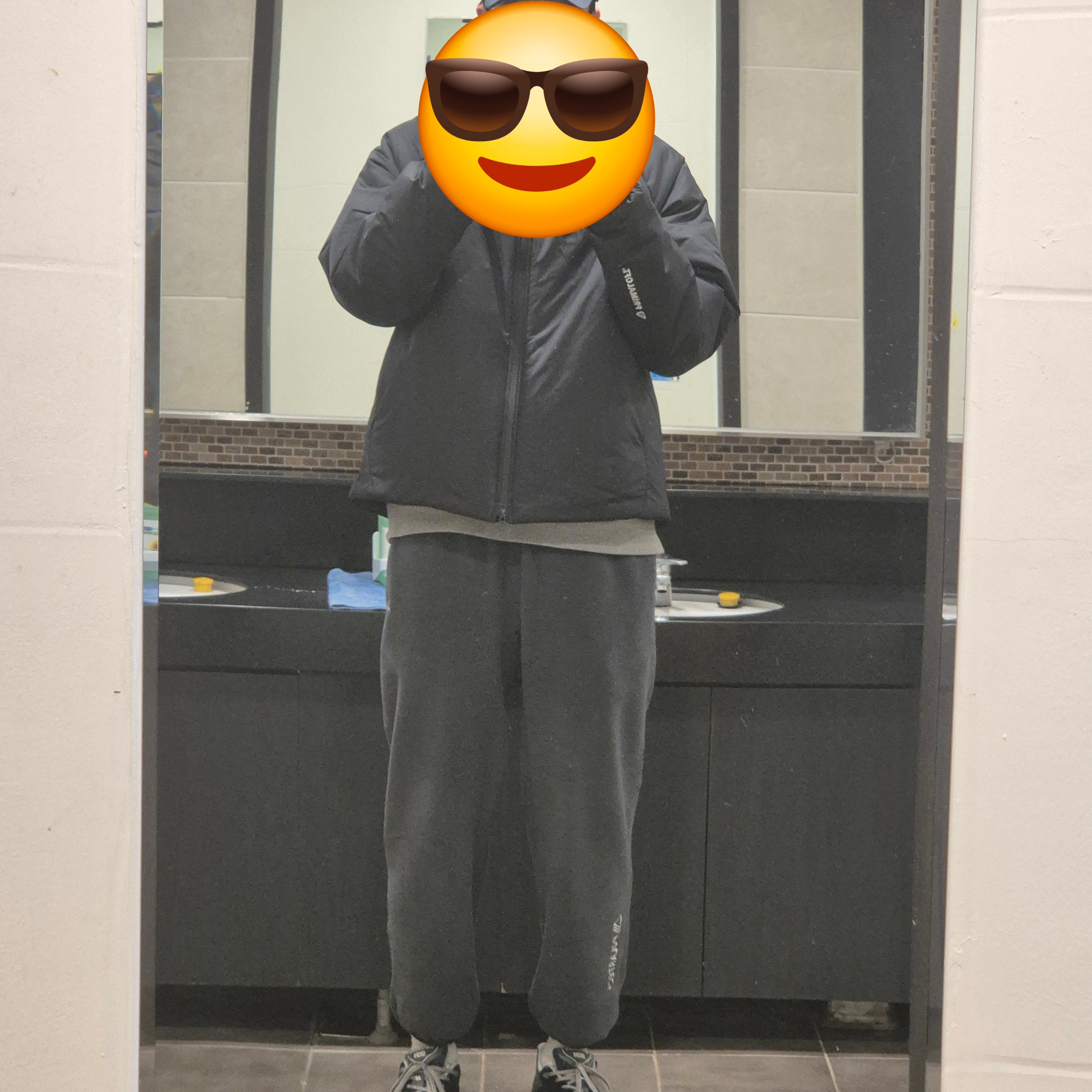 Essentials The Core Collection Pullover Crewneck Heather Oatmeal, Nike ACG Rope De Dope Primaloft Therma-Fit Jacket Black Summit White - Asia 착용 스타일