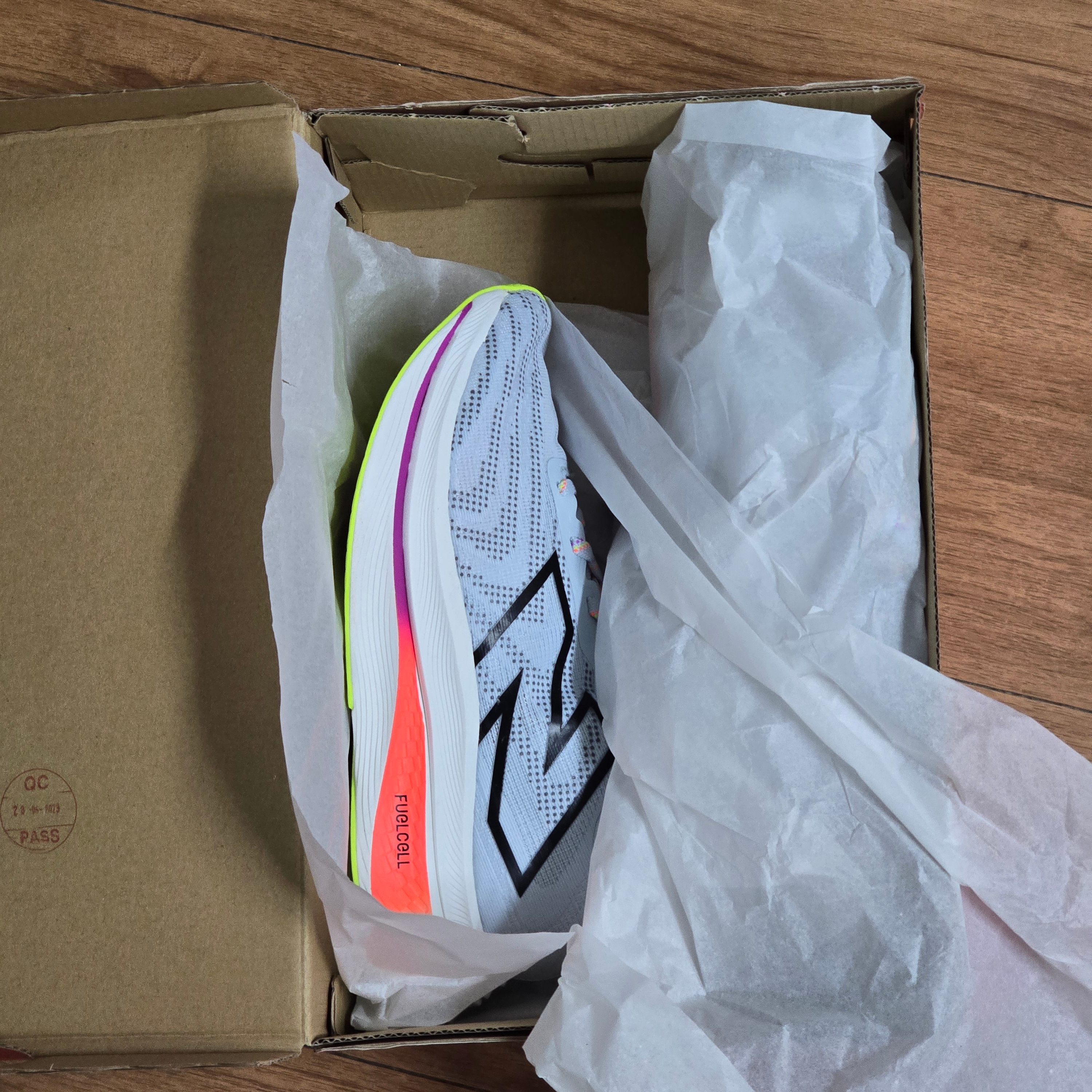 New Balance FuelCell Supercomp Trainer v2 Ice Blue - D Standard 착용 스타일 - 6