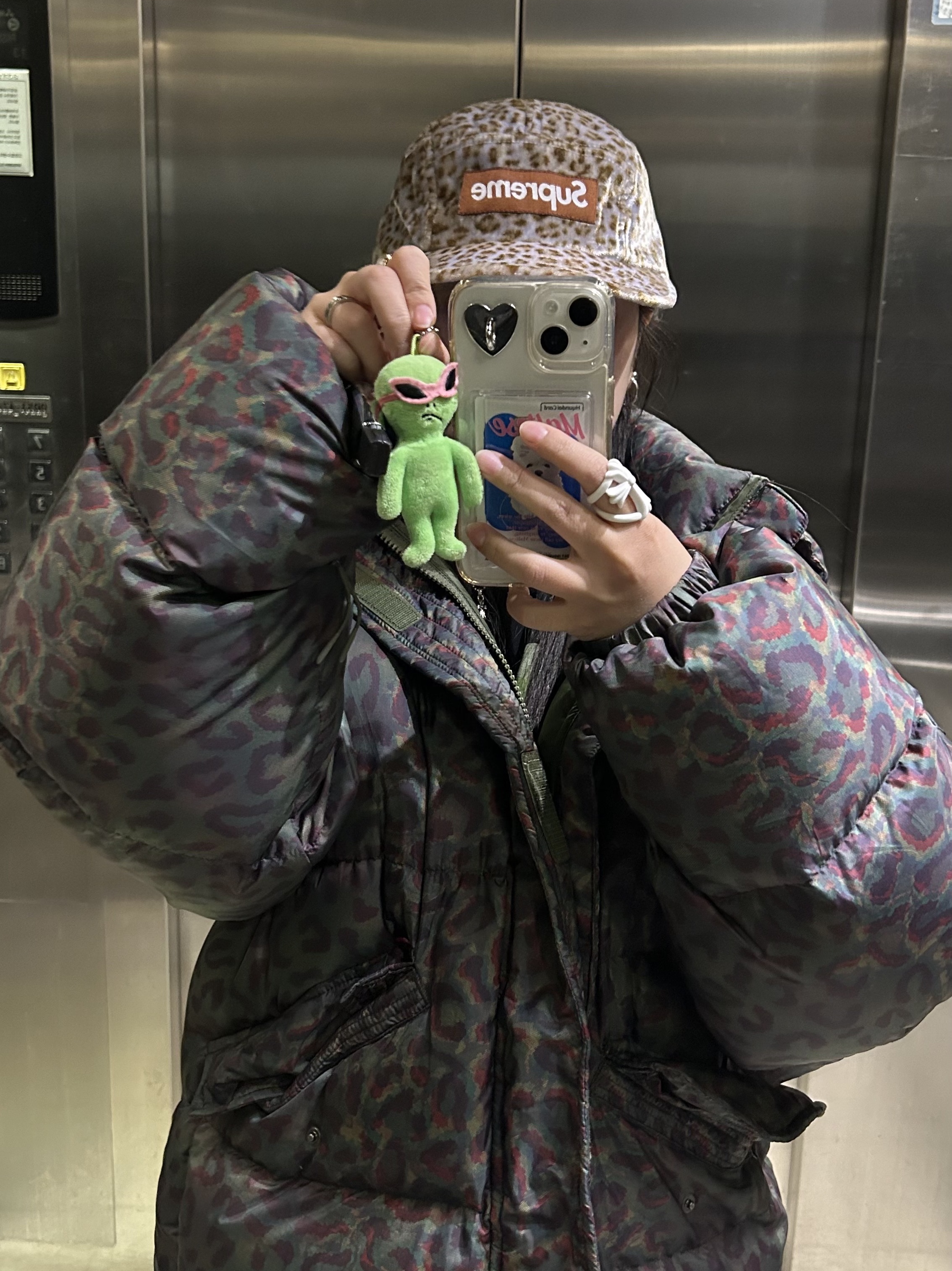 Supreme Leopard Velvet Camp Cap Tan - 24SS, Chrome Hearts Silichrome Infinity CH Cross Ring White - 2022/2023 착용 스타일 - 1