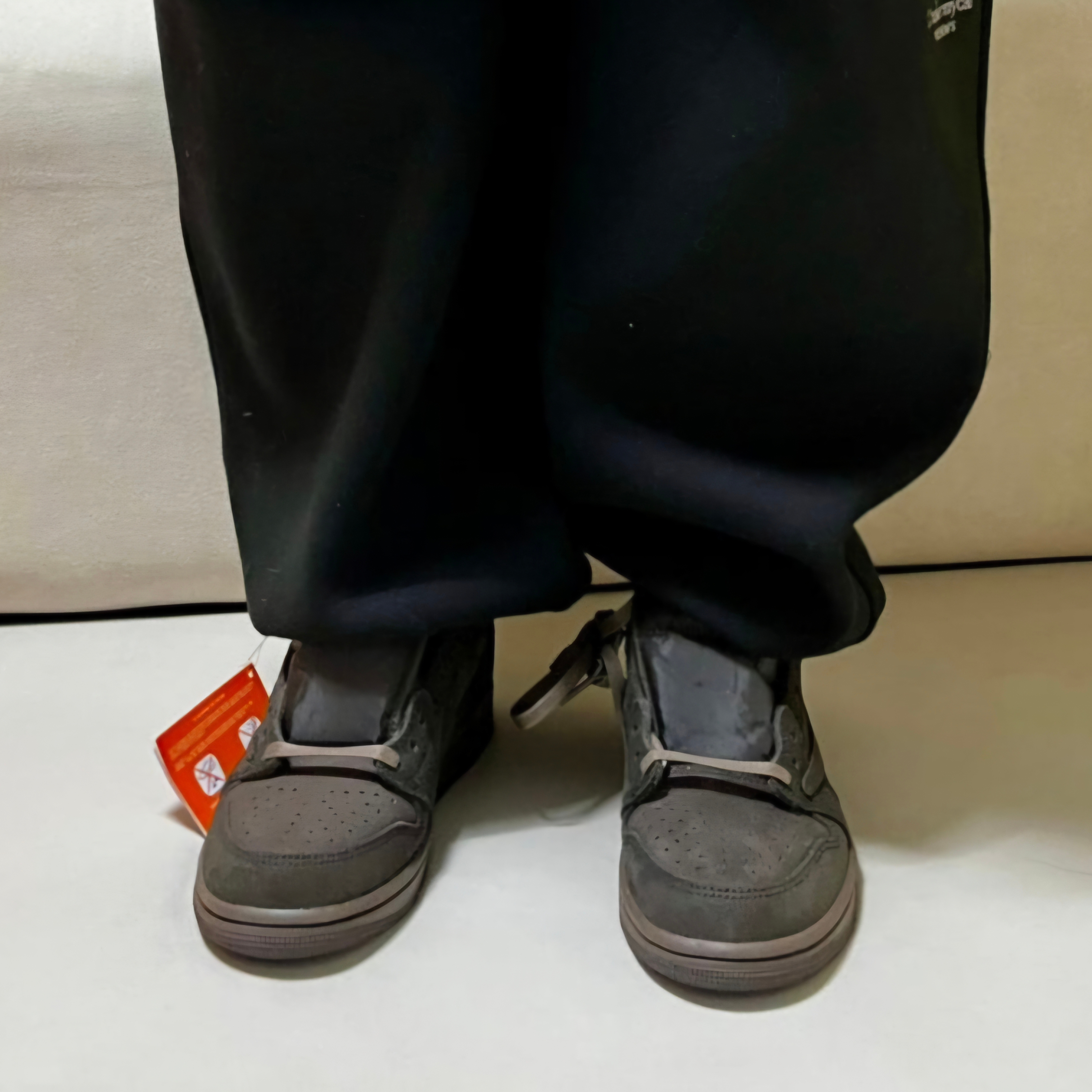 Jordan 1 x Travis Scott Retro Low OG SP Velvet Brown and Dark Mocha 착용 스타일 - 2