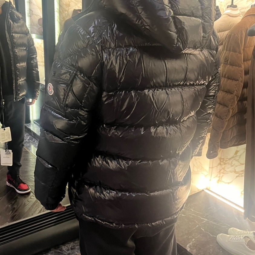 Moncler Maya Short Down Jacket Black - 24FW, Jordan 1 Mid Bred Banned 2020 착용 스타일