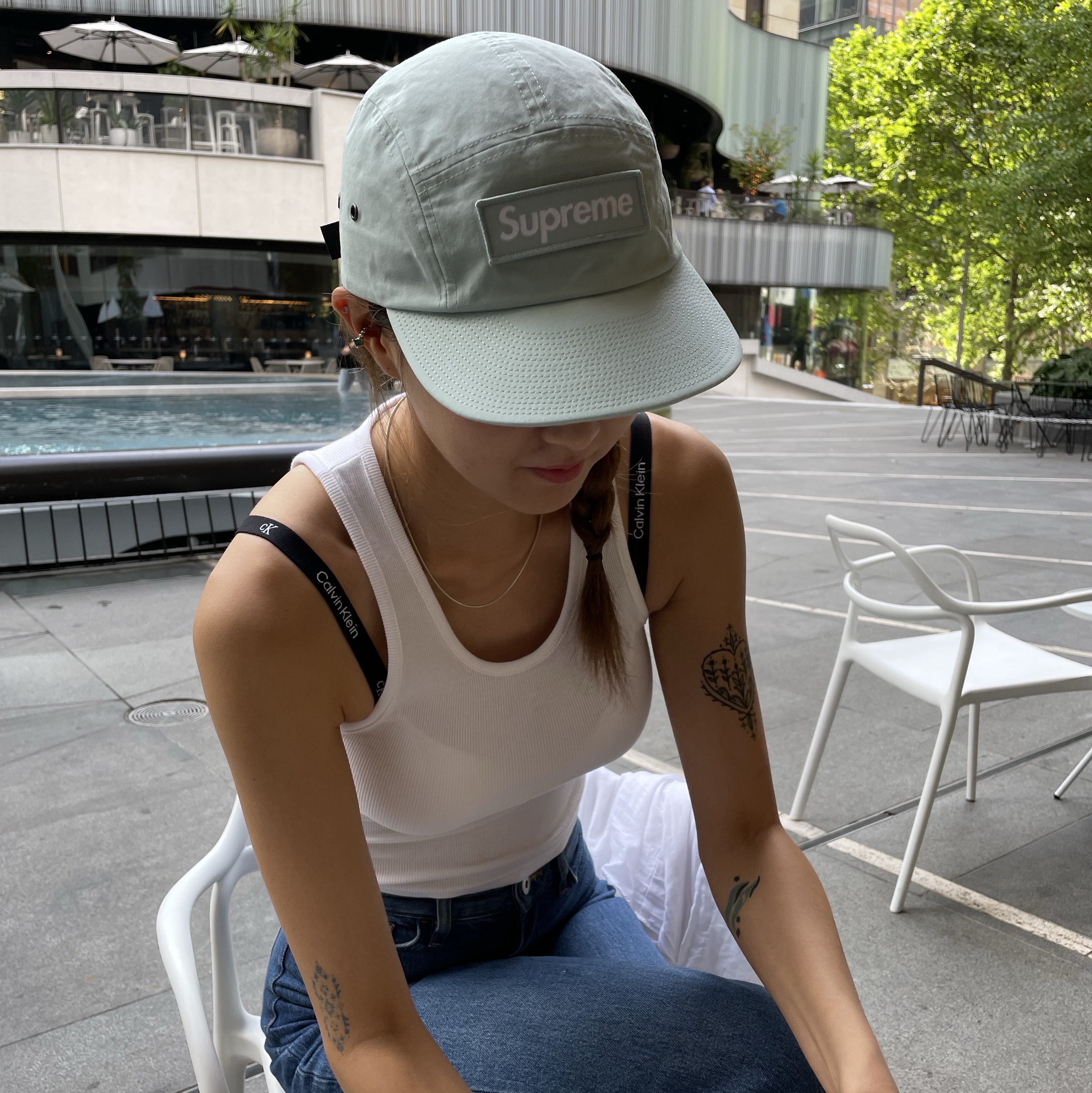 Supreme Denim Camp Cap Mint - 24SS, Prada Re-Edition 2005 Re-Nylon Mini Hobo Bag Black 착용 스타일 - 3
