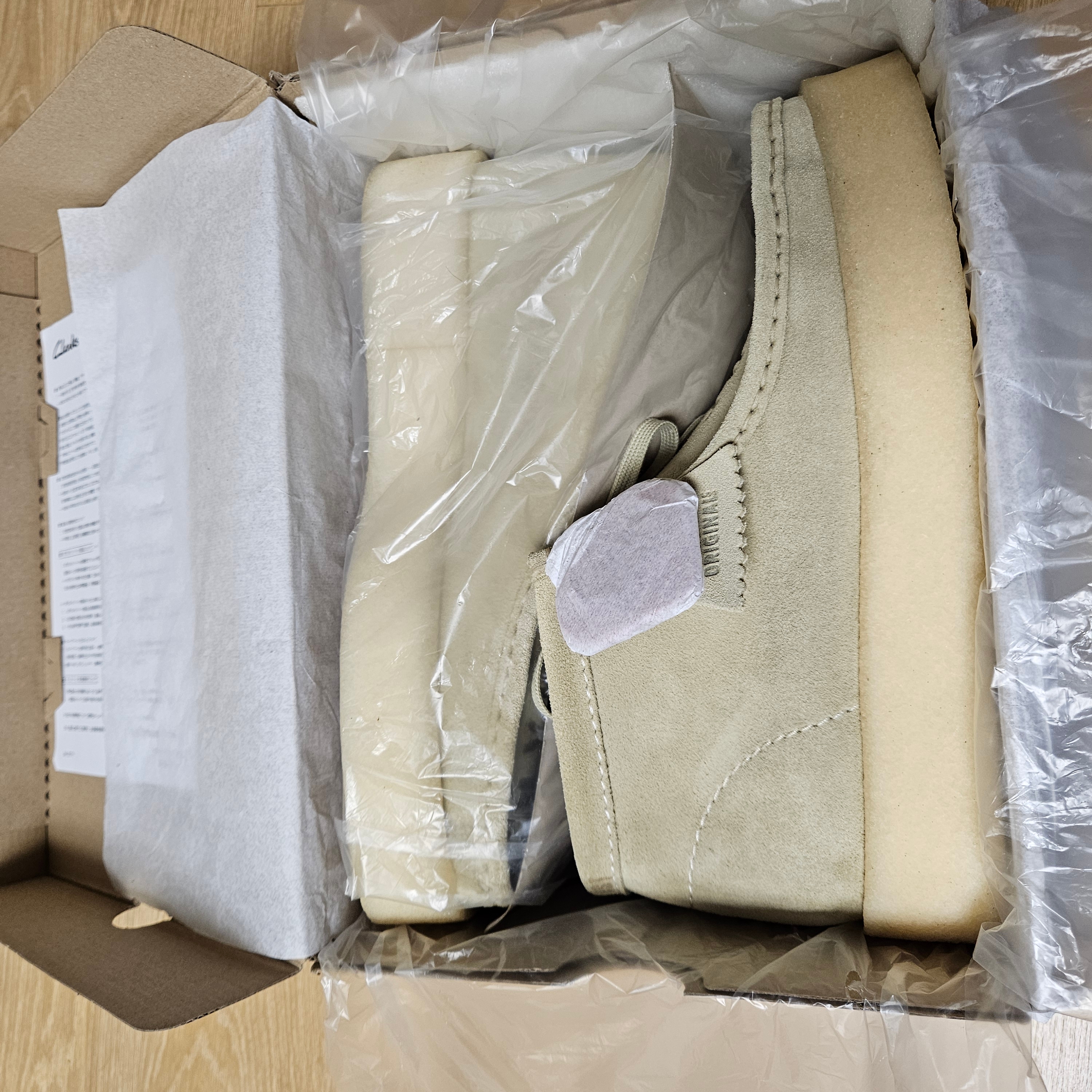 Clarks x Human Made Wallabee Made Beige 착용 스타일 - 3