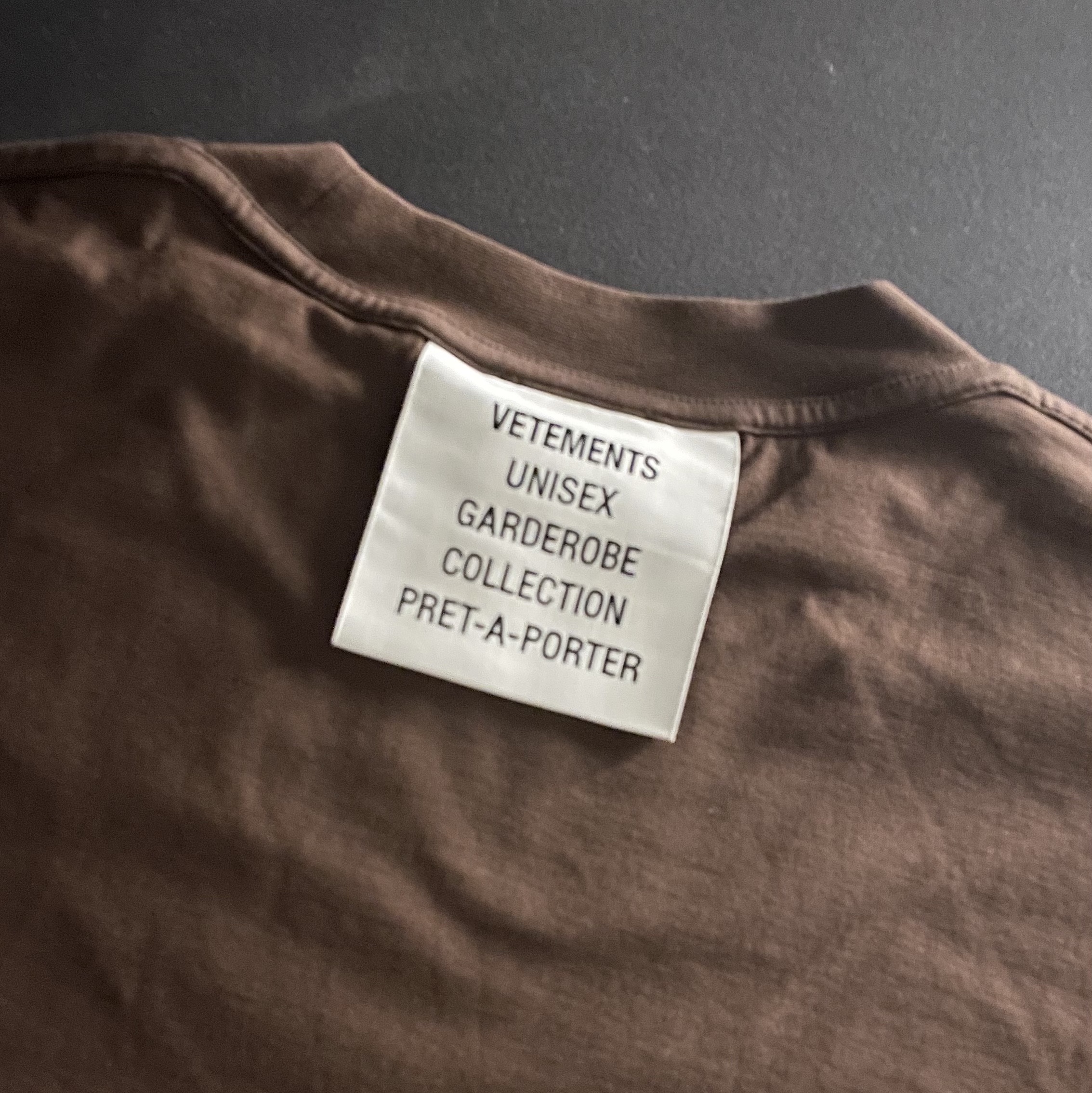 Vetements Inside Out T-Shir Grey 착용 스타일 - 2