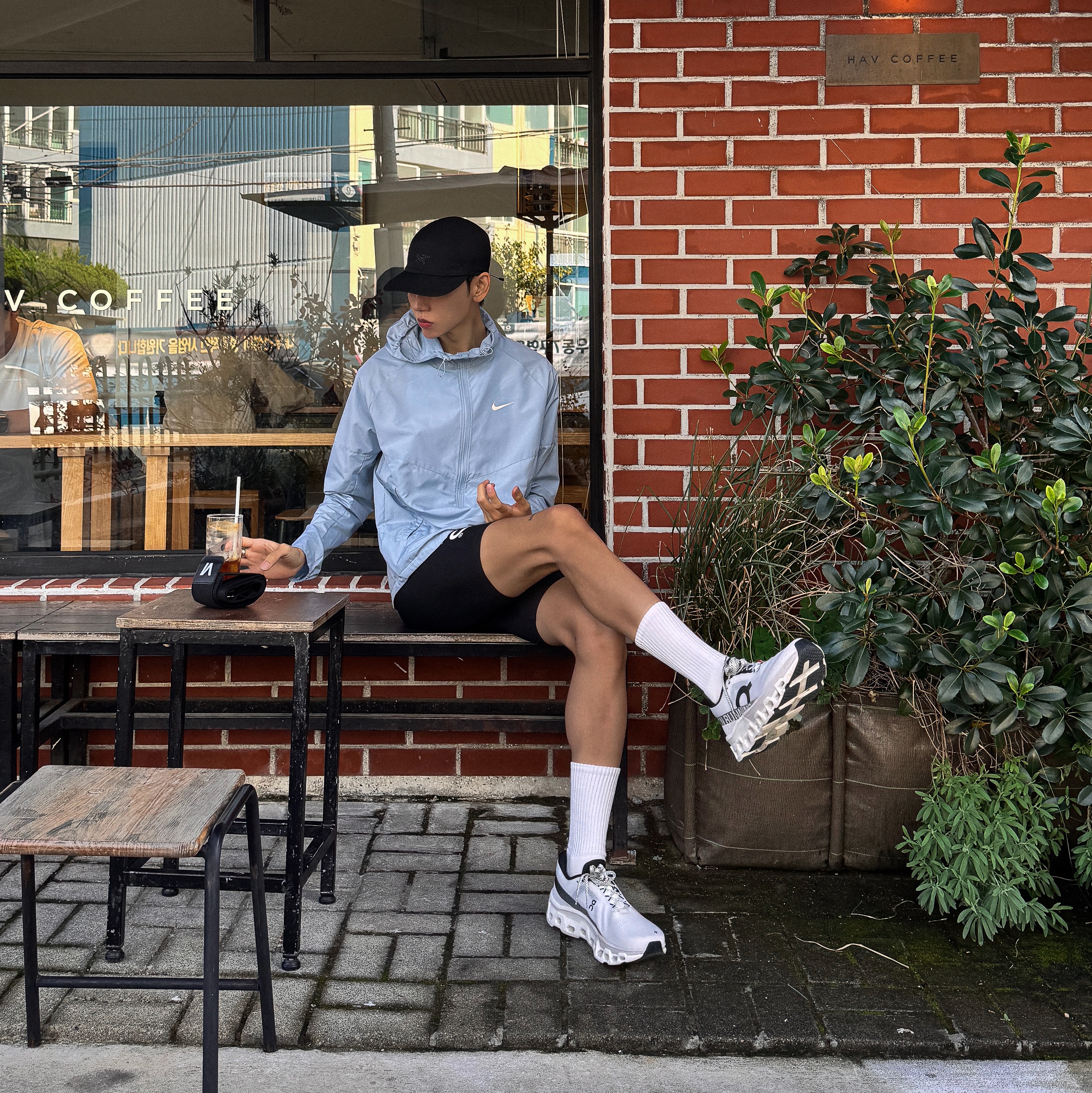 On Running Cloudmonster 2 White Frost, UVU Half Tights Black 착용 스타일