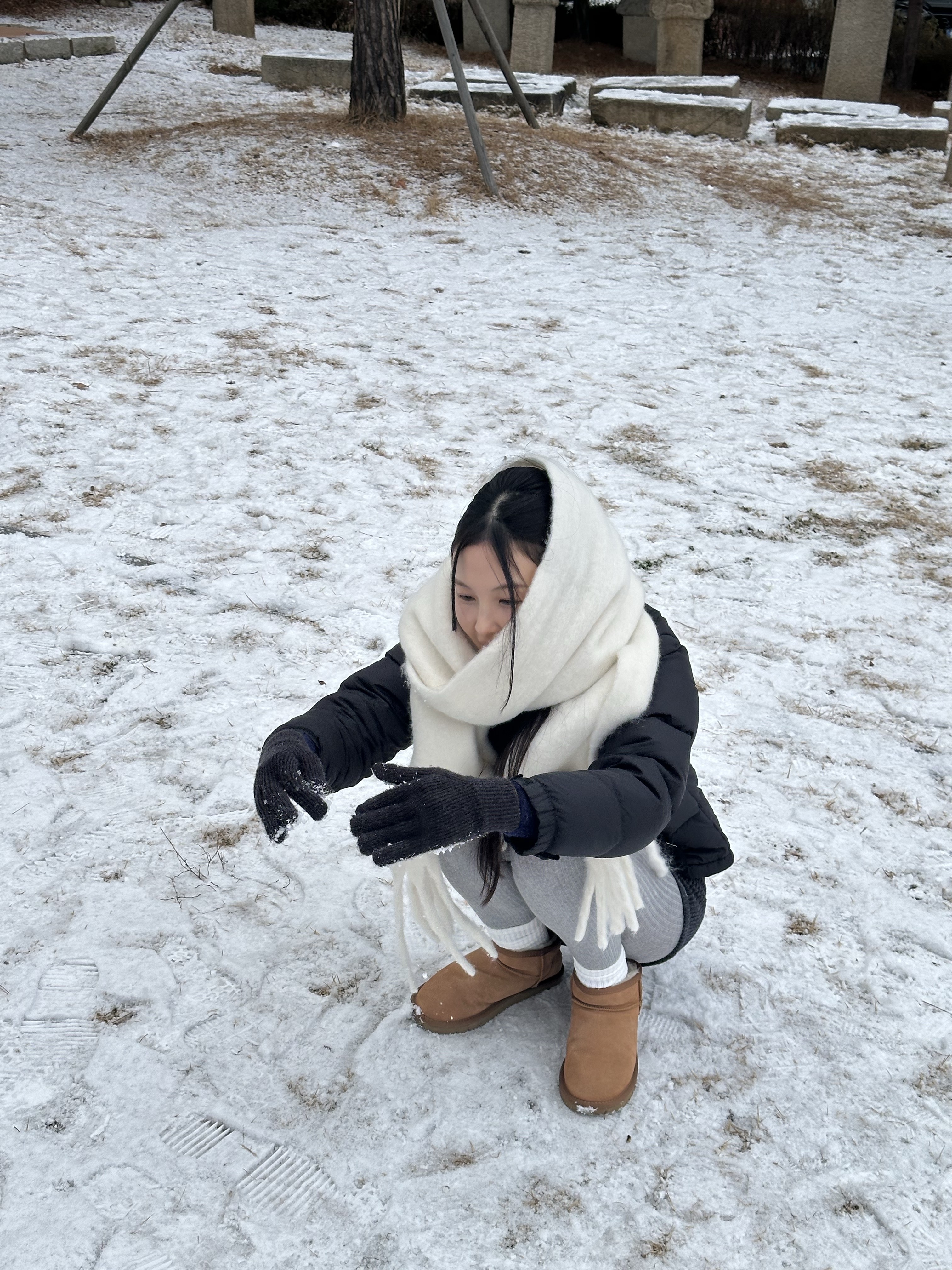 The North Face 1996 Eco Nuptse Jacket Black, (W) UGG Classic Ultra Mini Platform Boots Chestnut 착용 스타일 - 1
