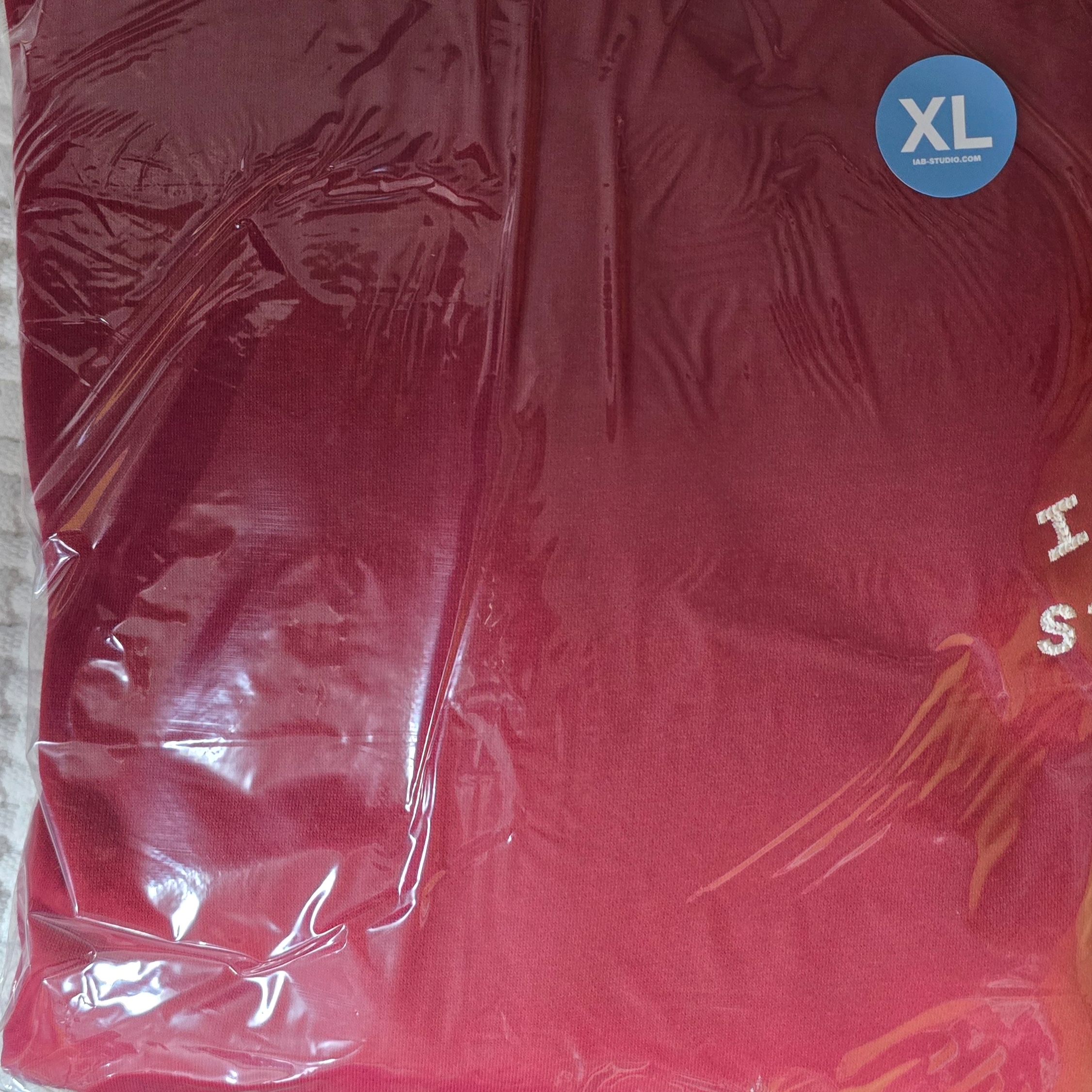 IAB Studio 24 Christmas Hoodie Burgundy Oatmeal 착용 스타일
