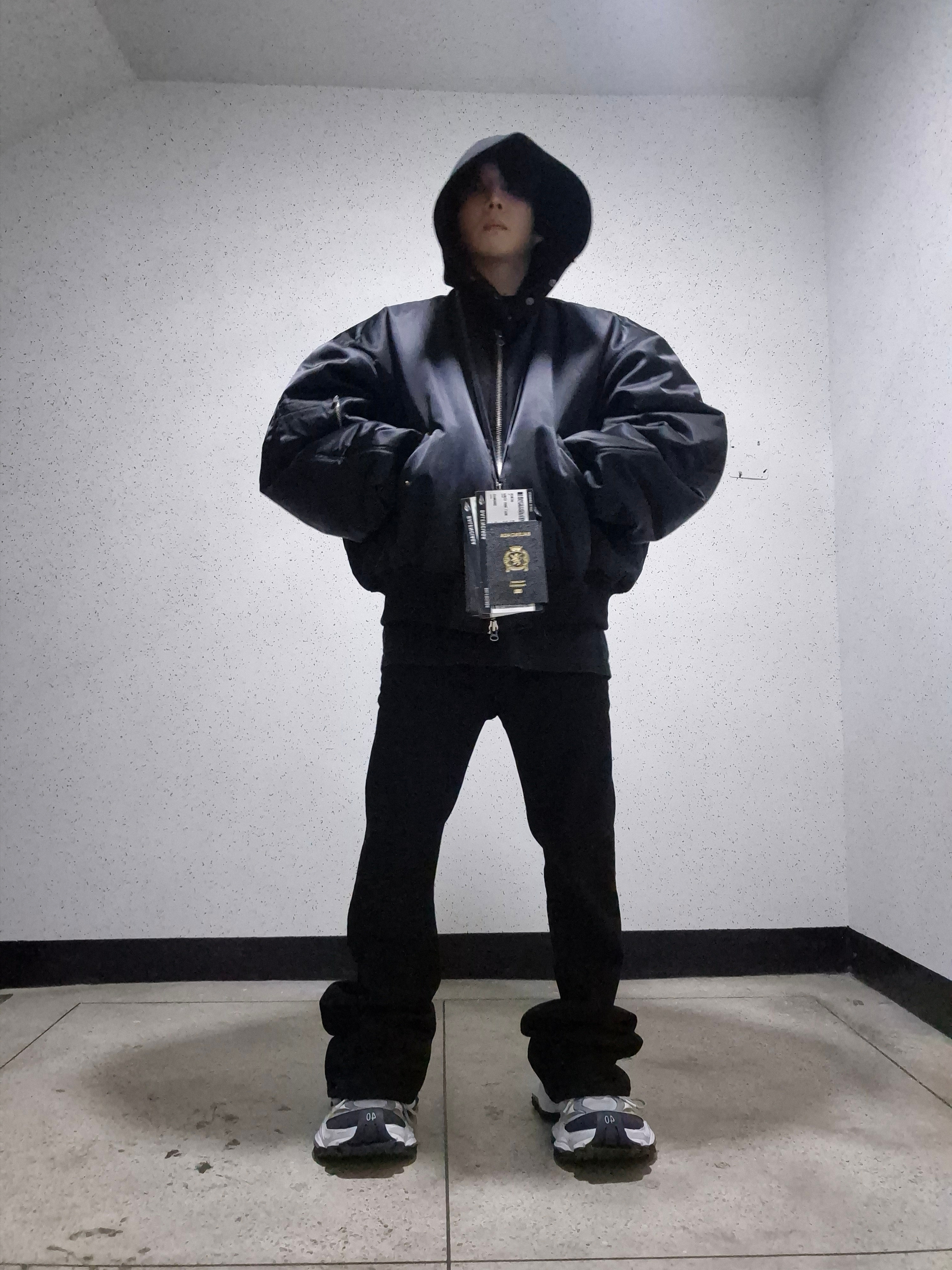 Undermycar Mu.30 Anti Fxxking Logo Play Stretch Flare Black Jeans 착용 스타일 - 5