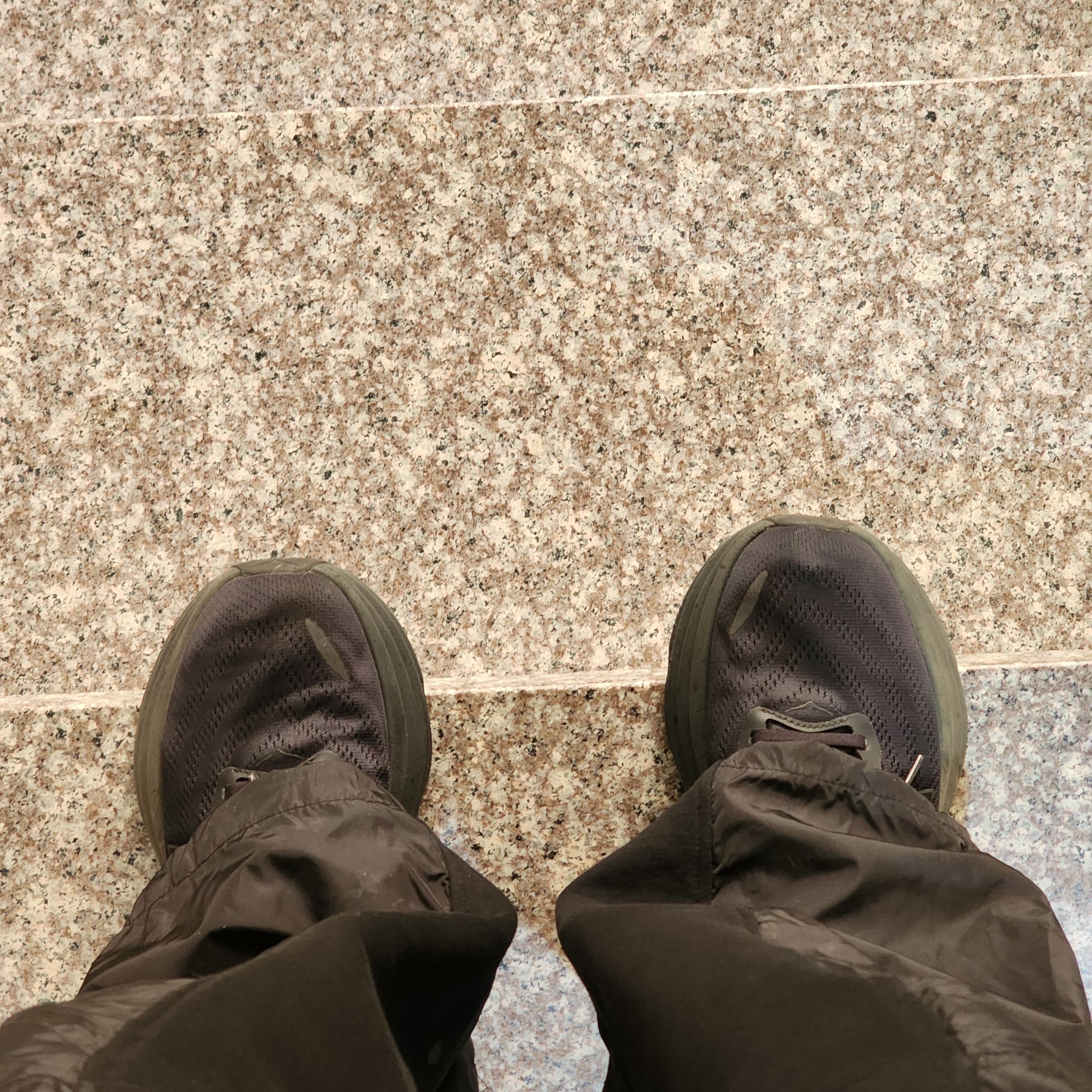 Hoka Bondi 8 Black - Wide 착용 스타일
