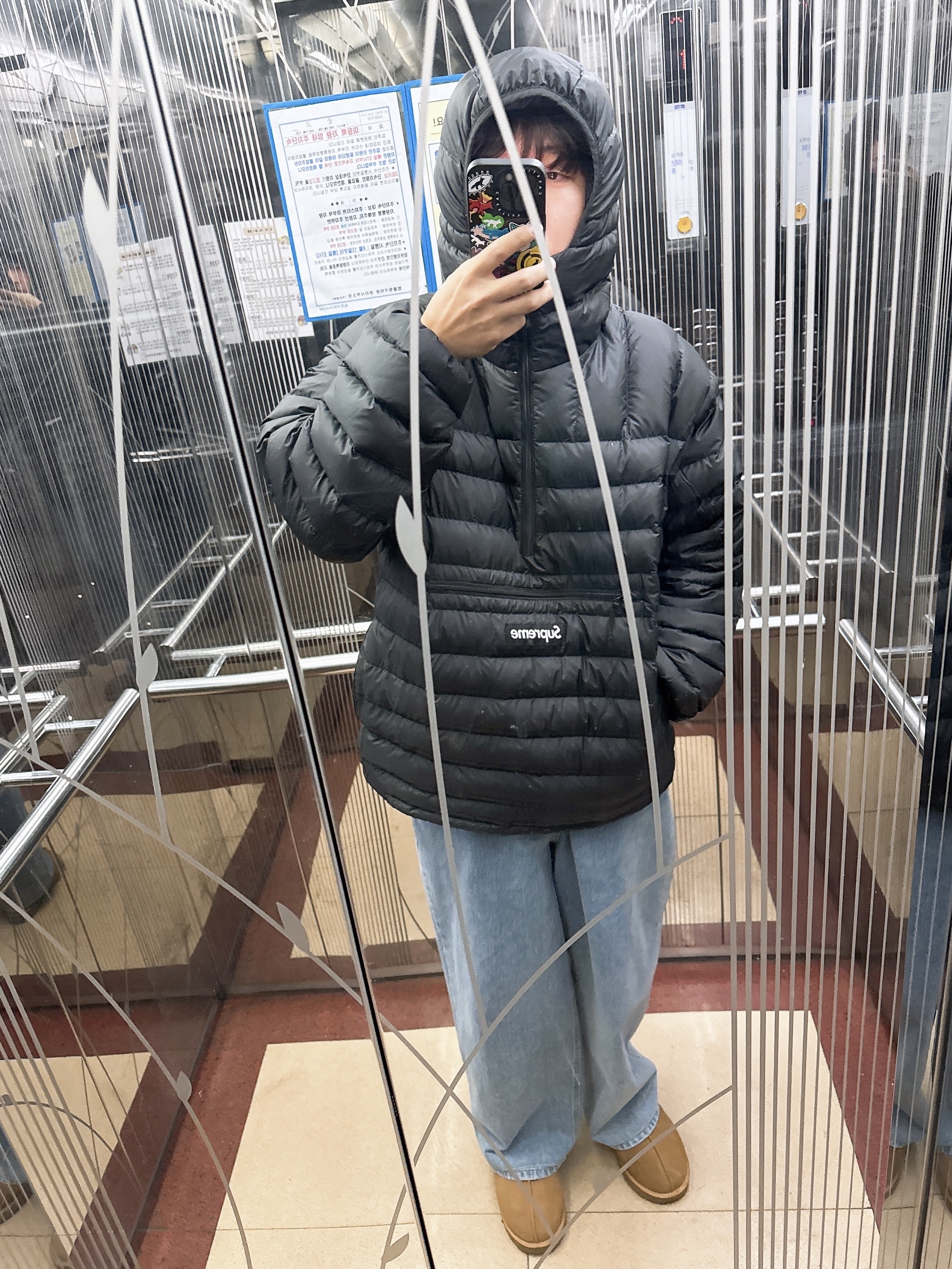 UGG Tasman Slipper Chestnut, Supreme Micro Down Half Zip Hooded Pullover Black - 24FW 착용 스타일