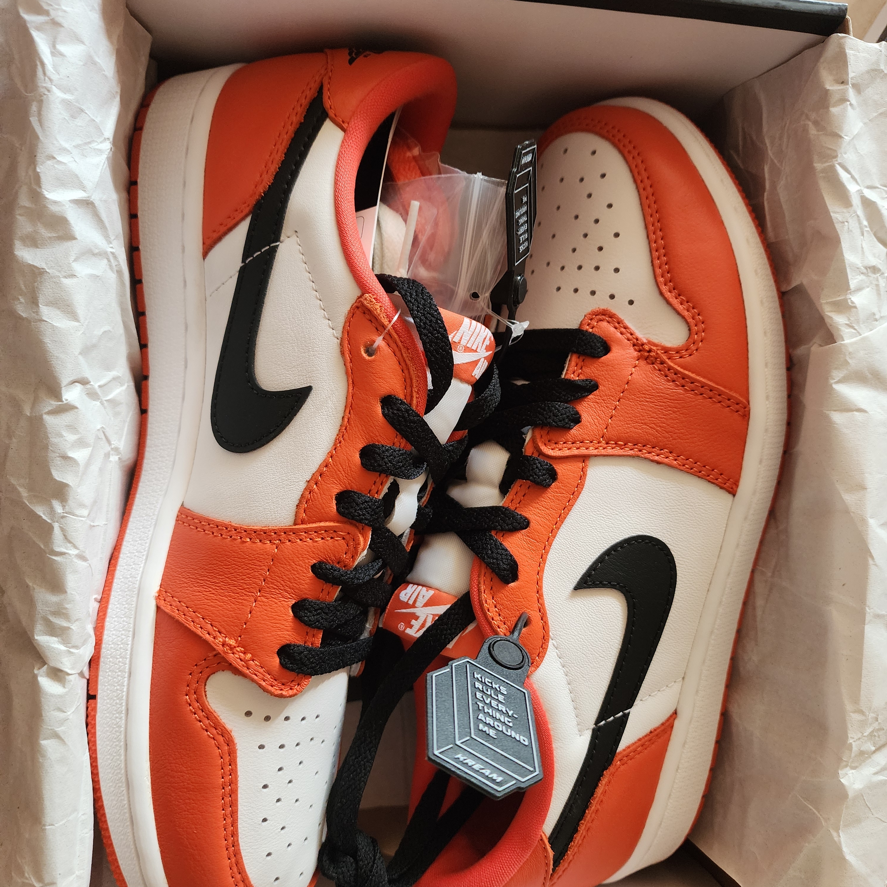 Jordan 1 Low OG Starfish 착용 스타일