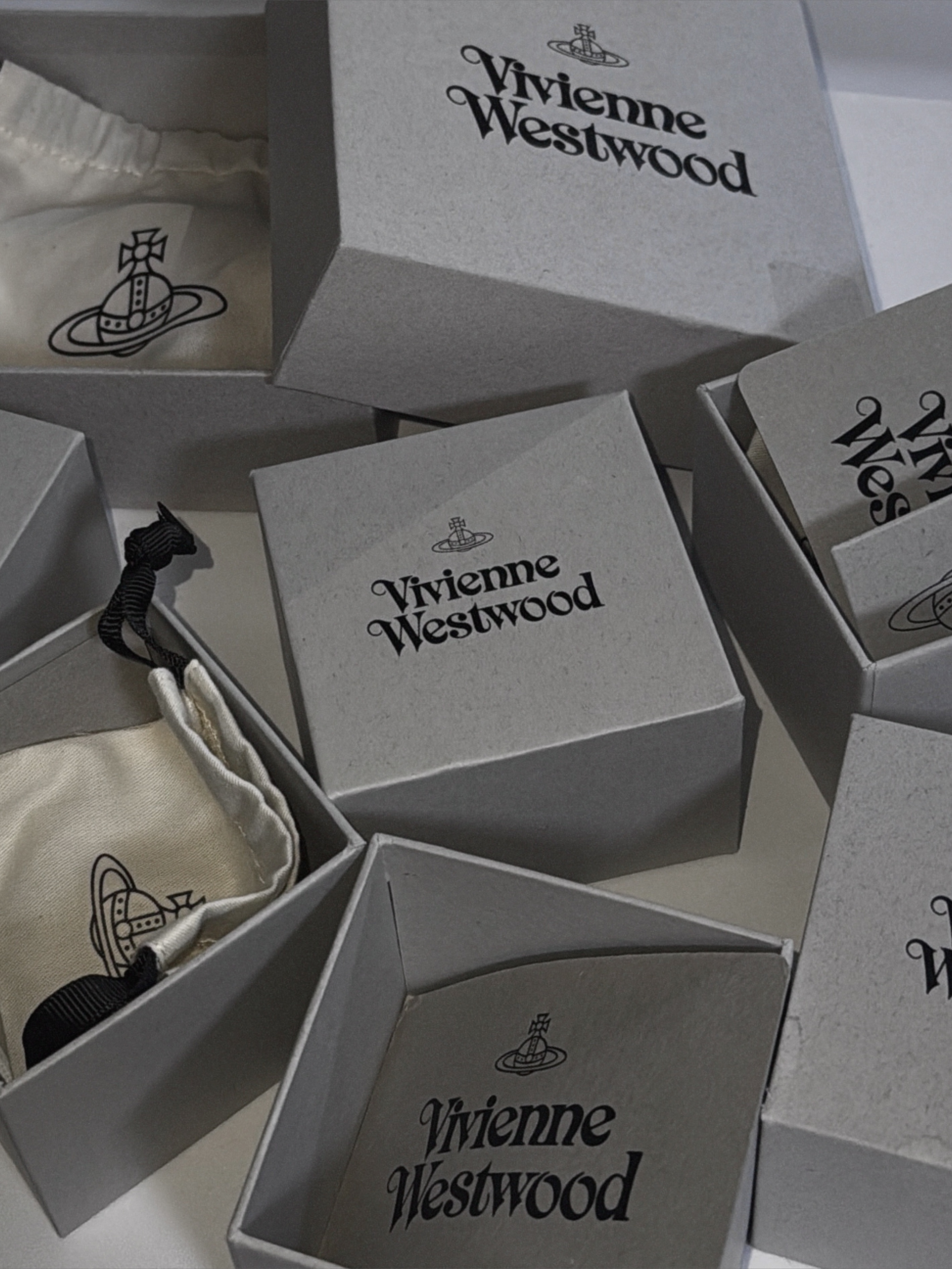 Vivienne Westwood New Petite Orb Bracelet Silver, Sentiments No.285 Ring Silver 착용 스타일 - 2