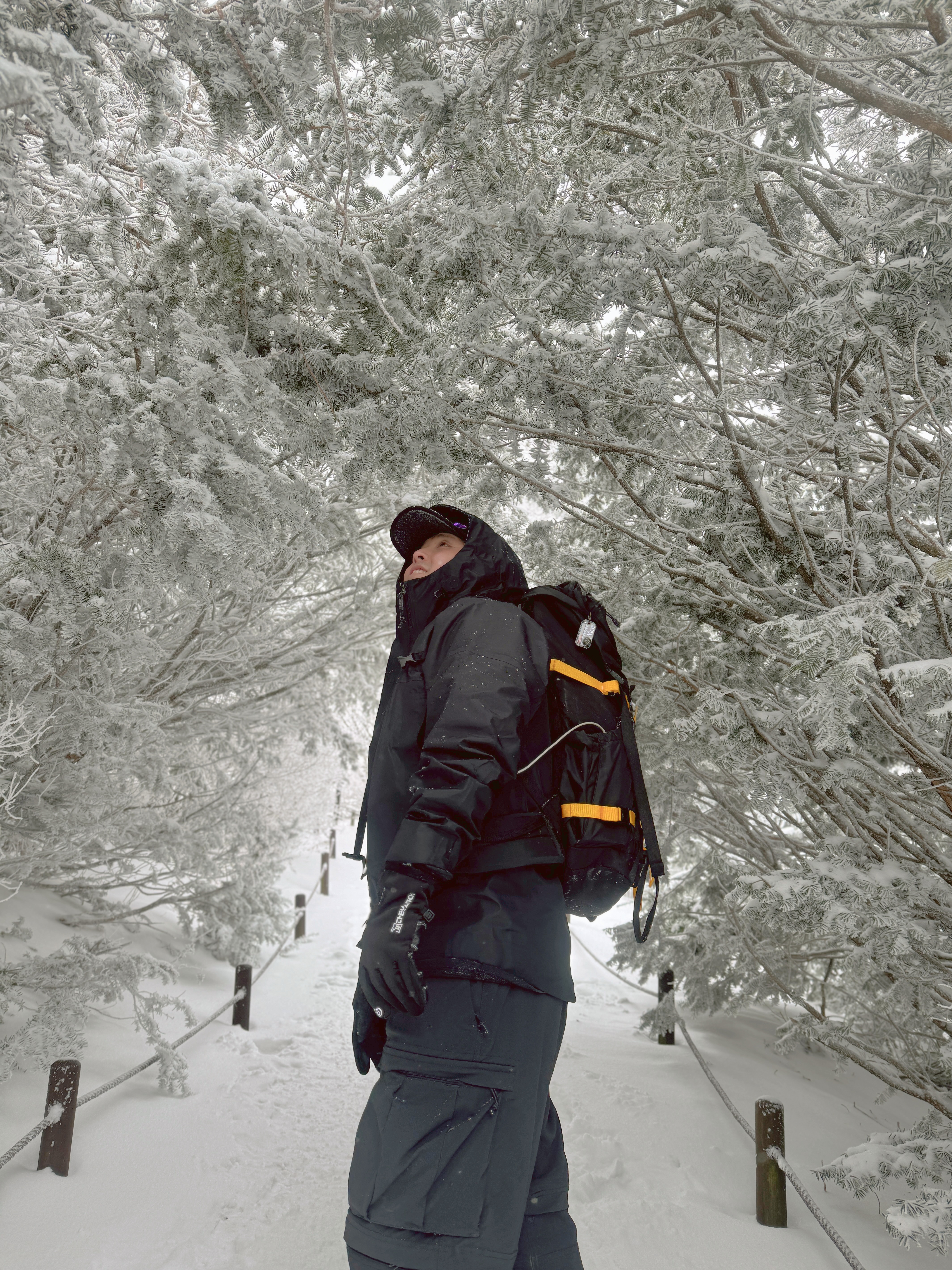 Nike ACG Storm-Fit ADV Chain of Craters Jacket Black Summit White - US/EU, Stussy x Mountain Hardwear Scrambler S 28L Backpack Black 착용 스타일