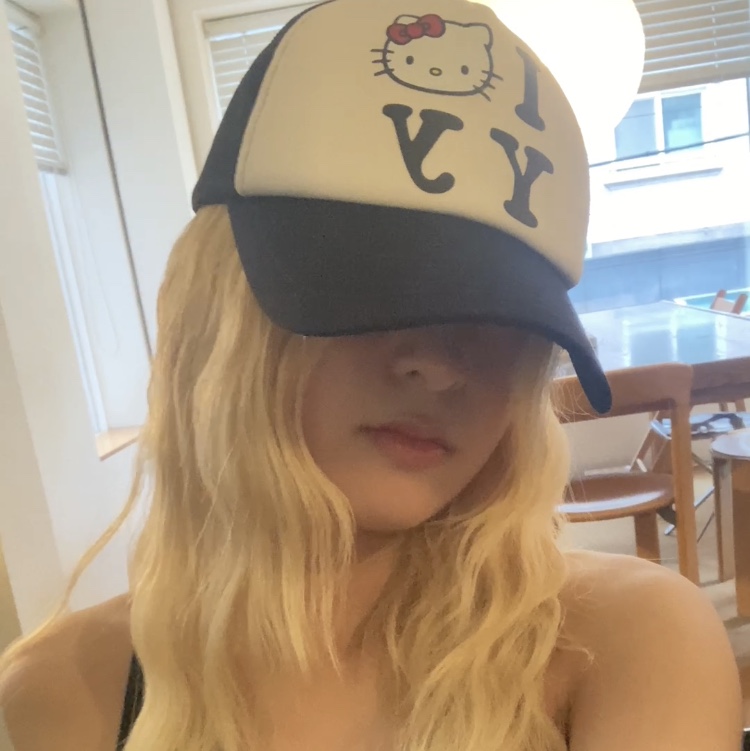 Open Yy x Hello Kitty Trucker Cap Black 착용 스타일 - 1