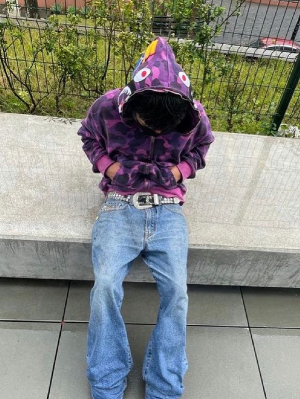 BAPE Color Camo Big Ape Head T-Shirt Black Red, BAPE Color Camo Shark Full Zip Hoodie Navy 착용 스타일 - 10