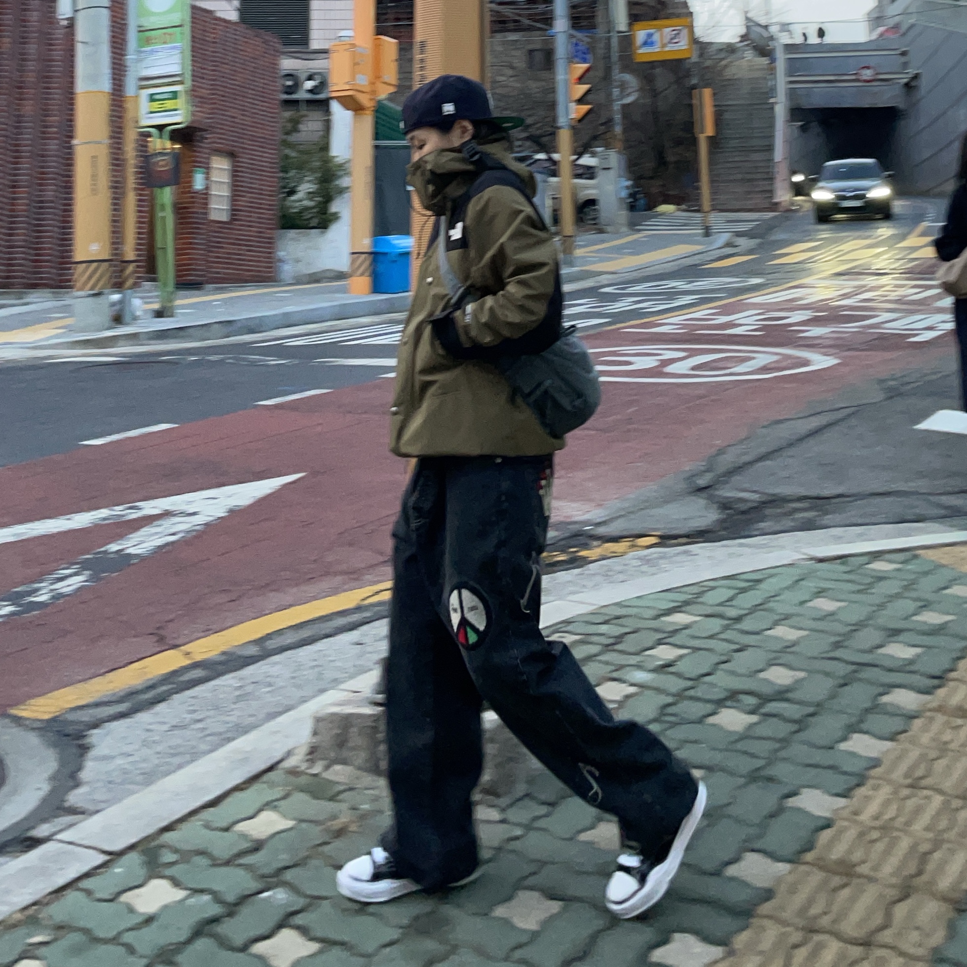 Stussy x Patta Big OL' Jean Black, Maison Mihara Yasuhiro Peterson OG Sole Canvas Low Sneakers Black 착용 스타일 - 4