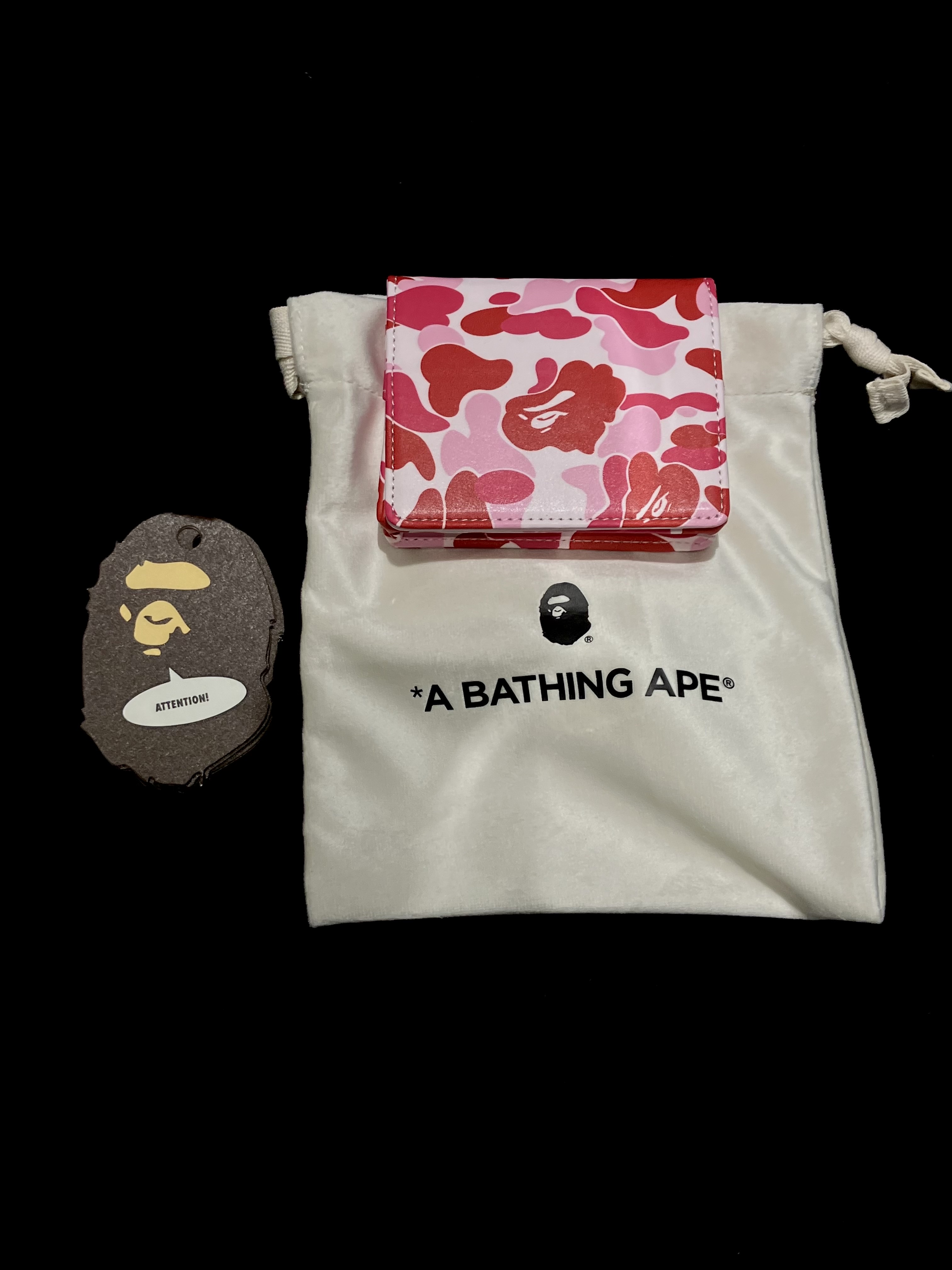 BAPE ABC Camo Coin Case Pink 착용 스타일