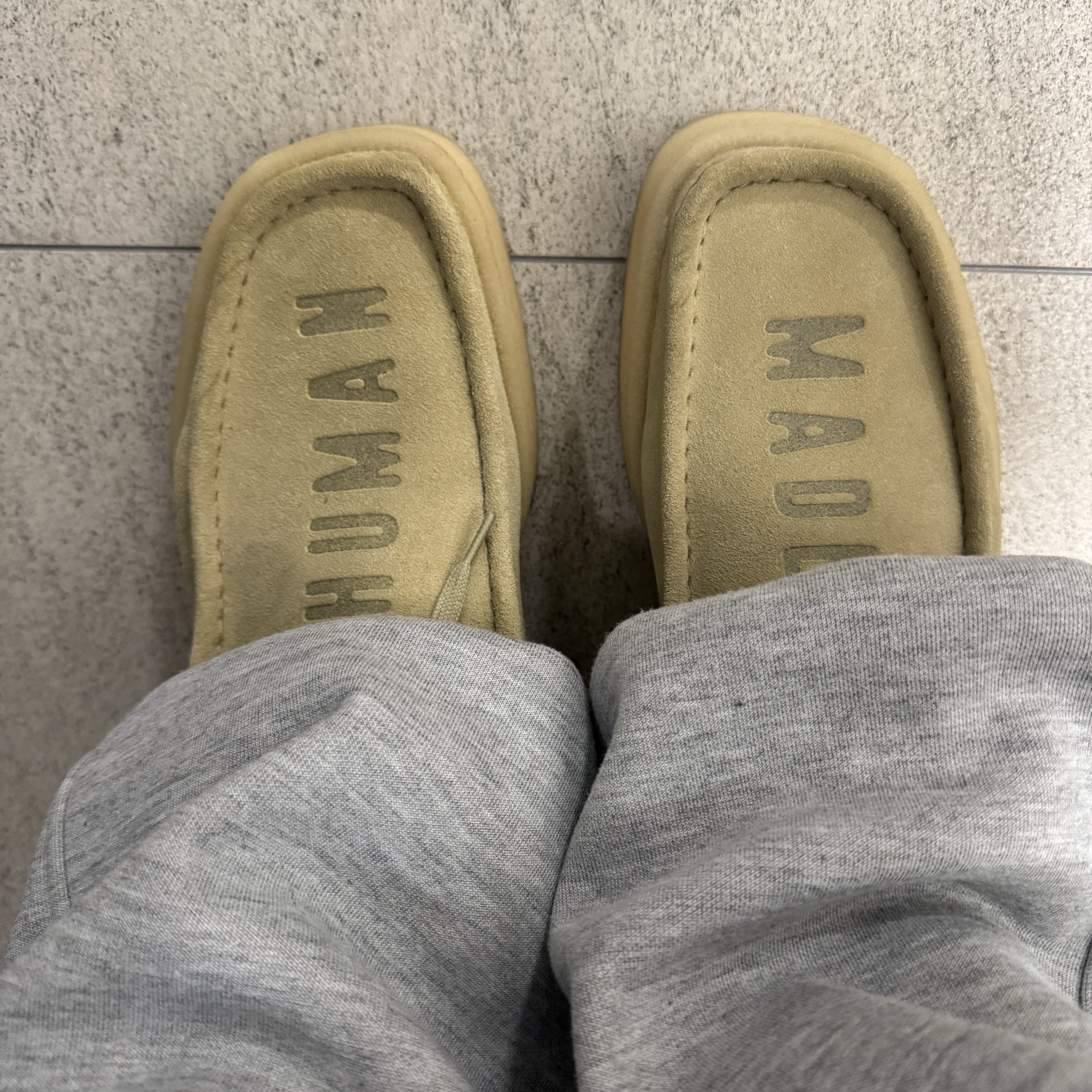 Clarks x Human Made Wallabee Made Beige 착용 스타일 - 1