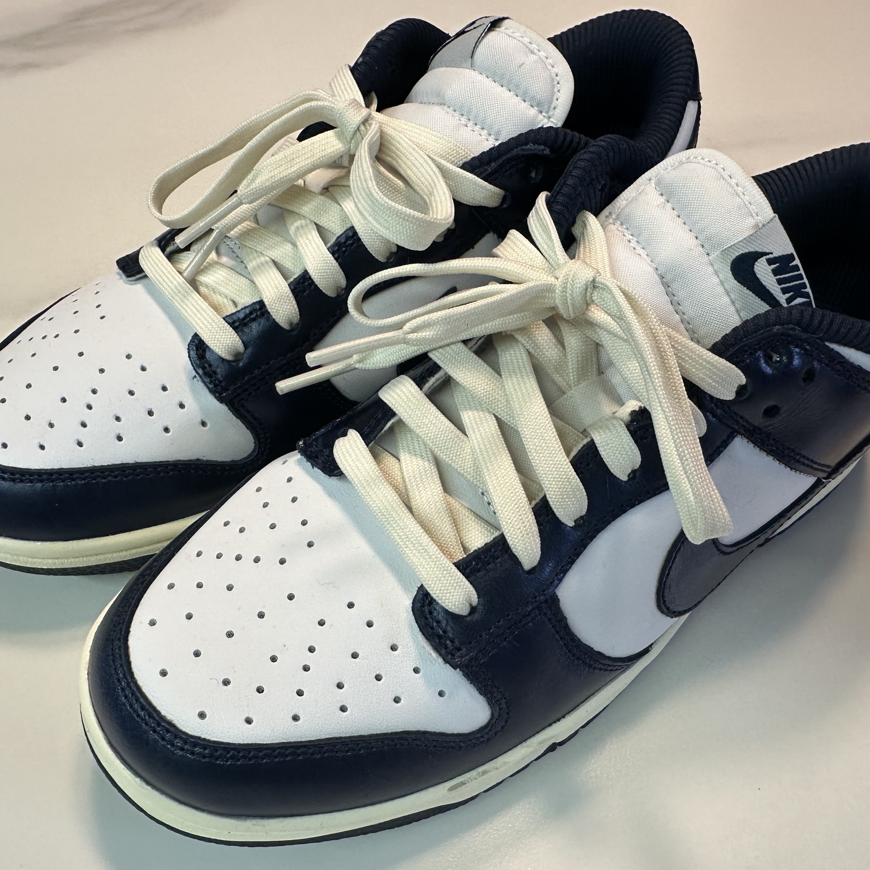 (W) Nike Dunk Low PRM Midnight Navy and White 착용 스타일