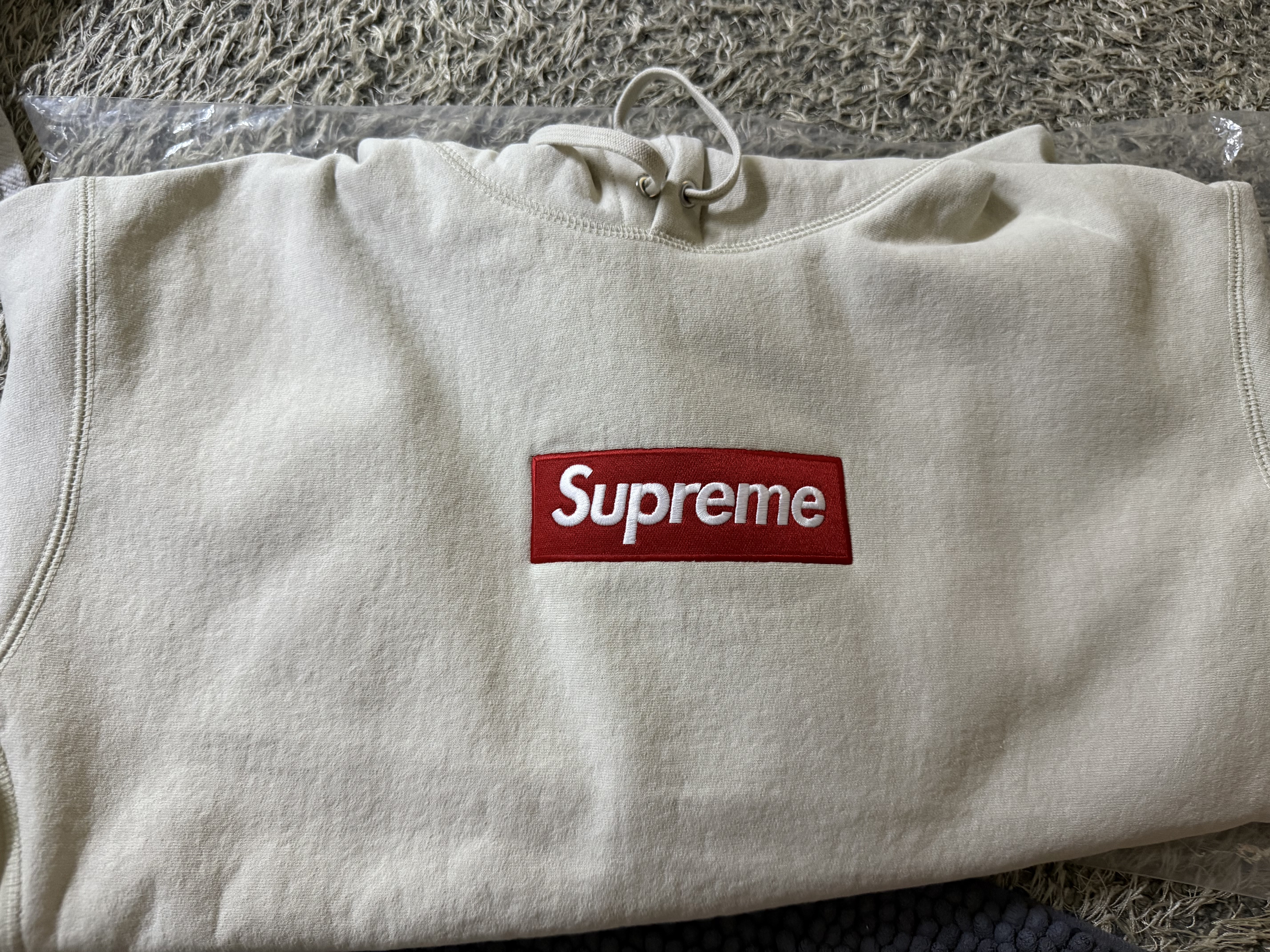 Supreme Box Logo Hooded Sweatshirt Stone - 24FW 착용 스타일