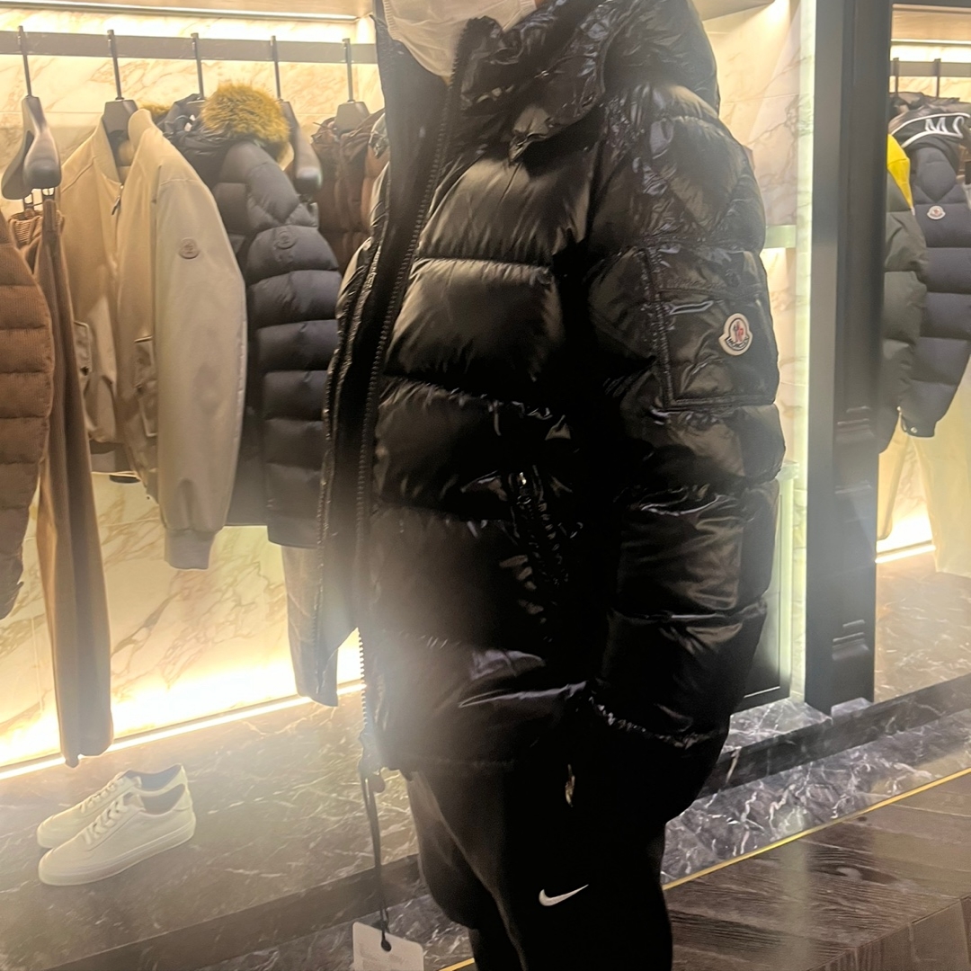 Moncler Maya Short Down Jacket Black - 24FW 착용 스타일