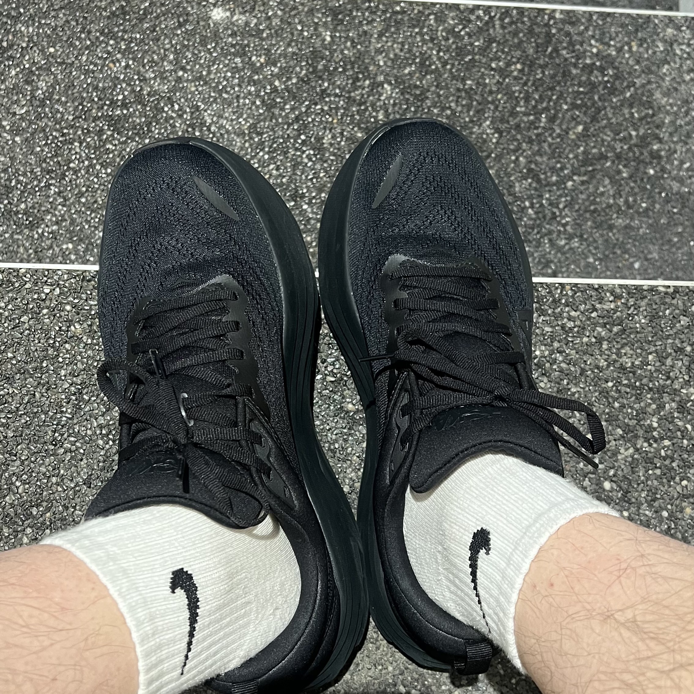 Hoka Bondi 8 Black - Regular 착용 스타일