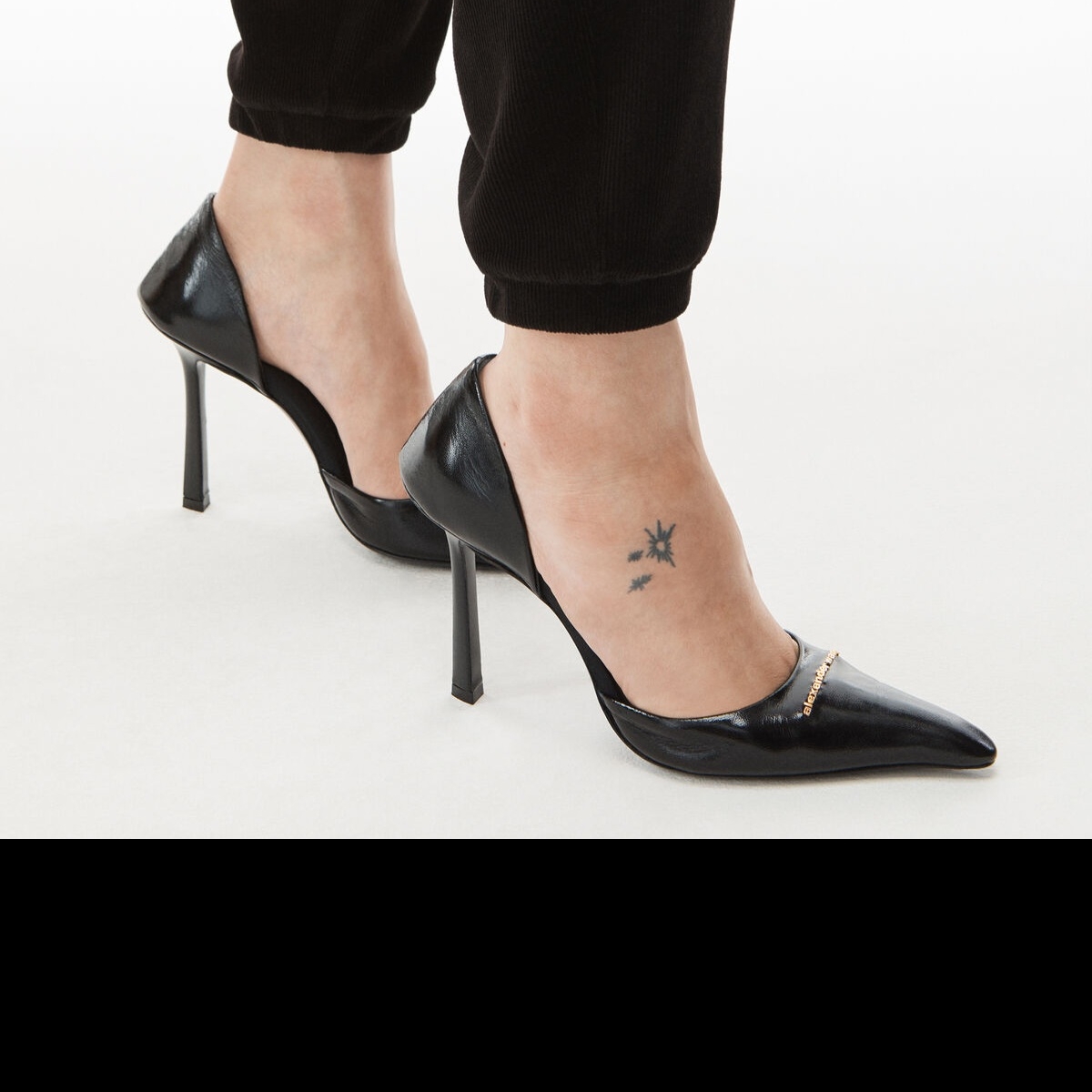 (W) Alexander Wang Viola 105 Pumps in Capretto Black 착용 스타일 - 2