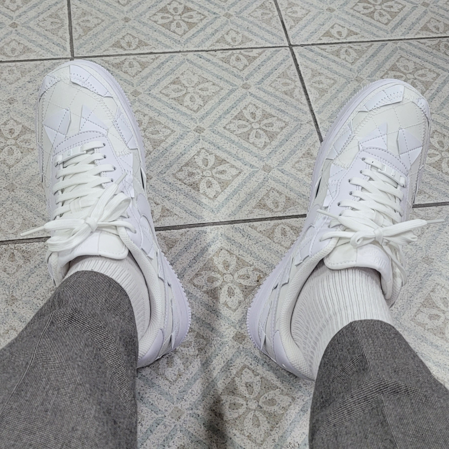 Nike x Billie Eilish Air Force 1 Low SP Triple White 착용 스타일 - 1