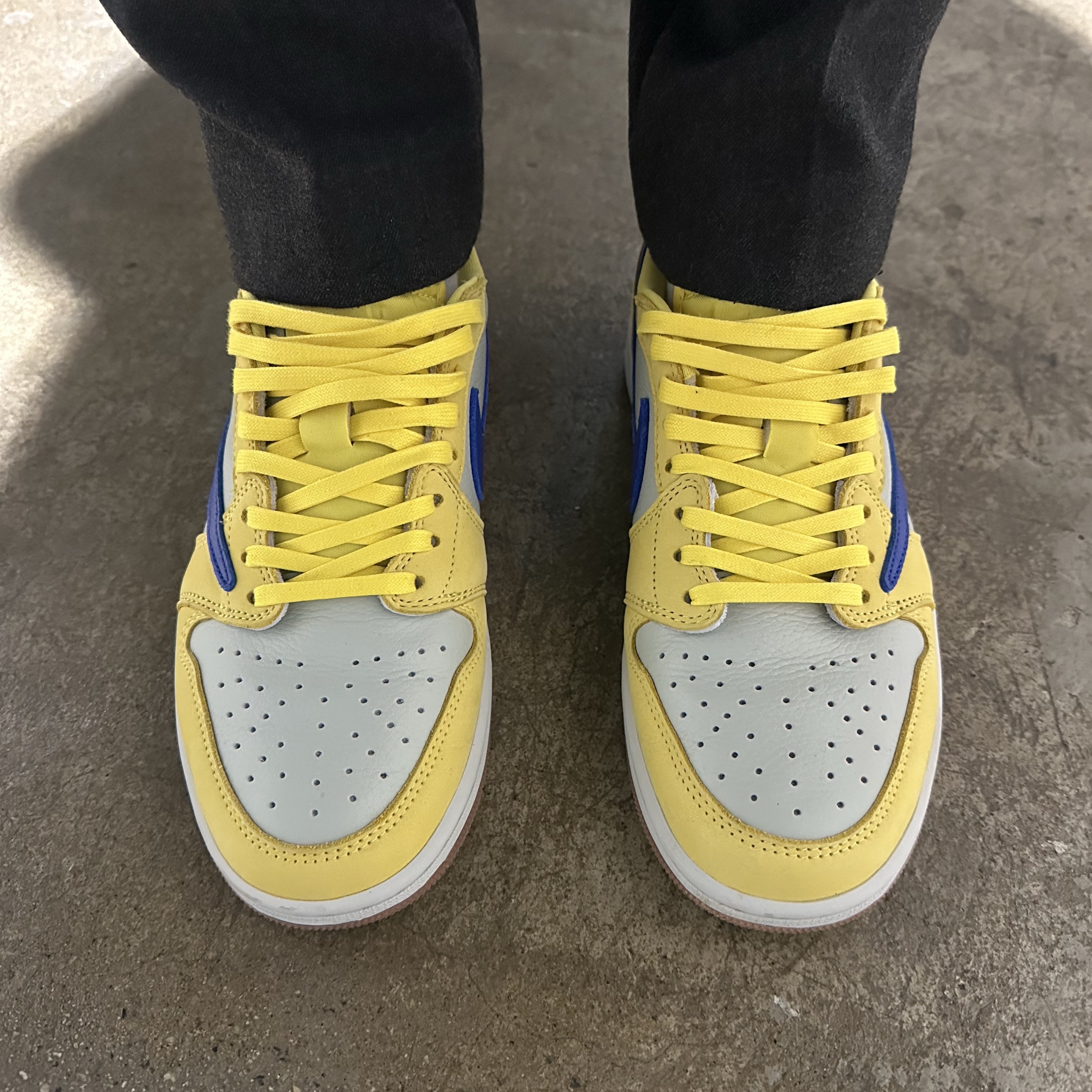(W) Jordan 1 x Travis Scott Retro Low OG SP Canary 착용 스타일