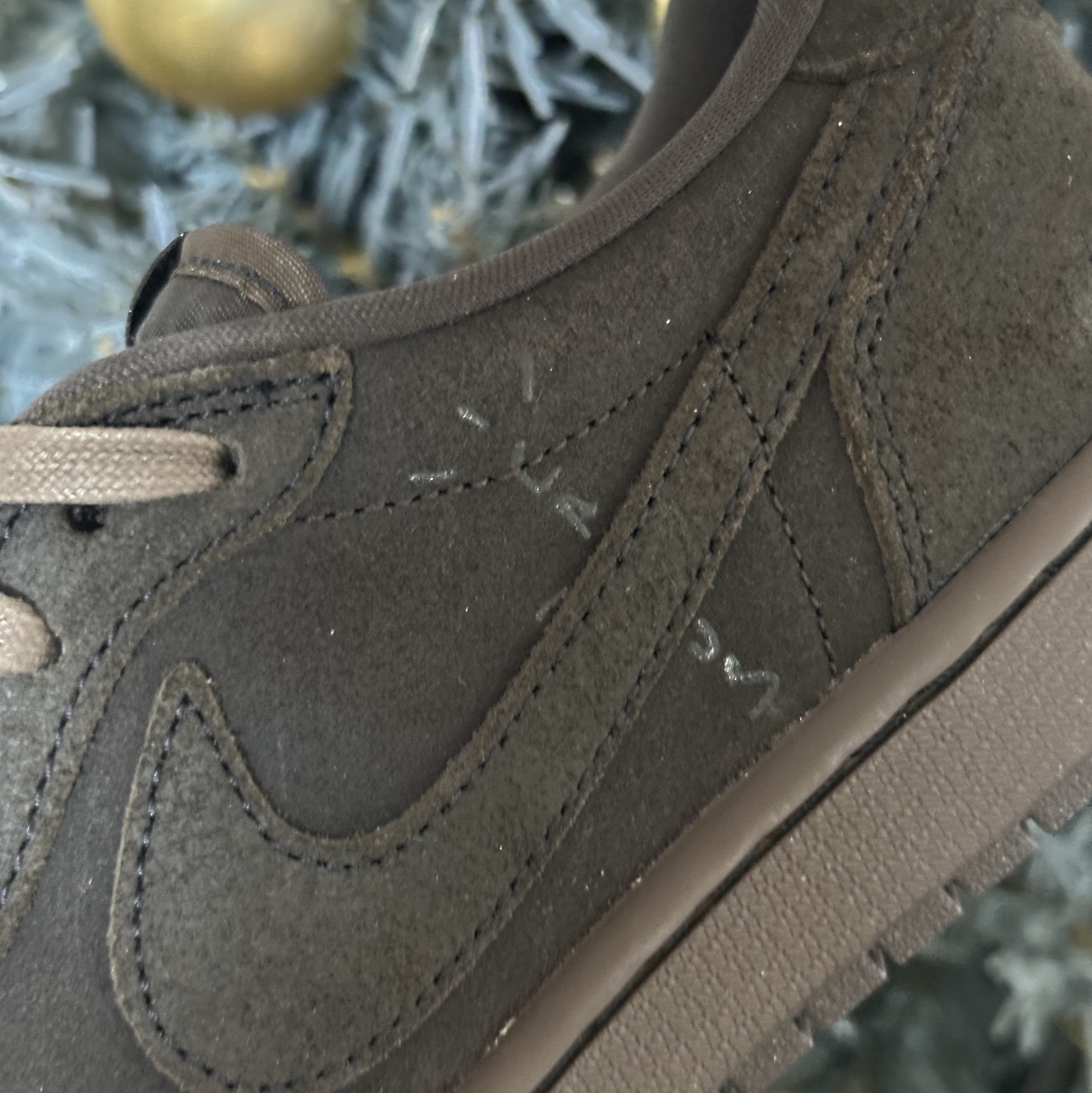 Jordan 1 x Travis Scott Retro Low OG SP Velvet Brown and Dark Mocha 착용 스타일 - 2