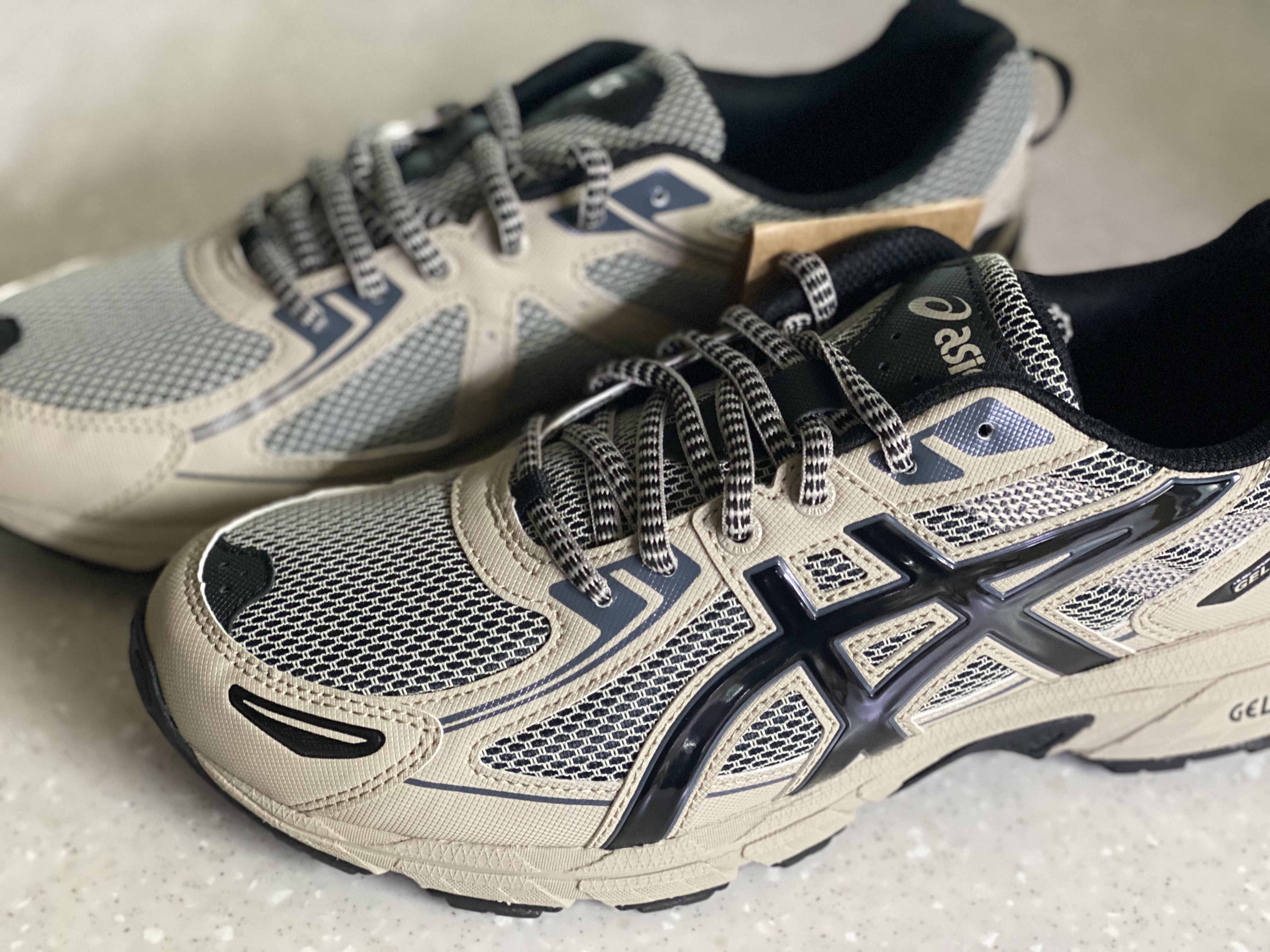 Asics Gel-Venture 6 Feather Grey Black 착용 스타일