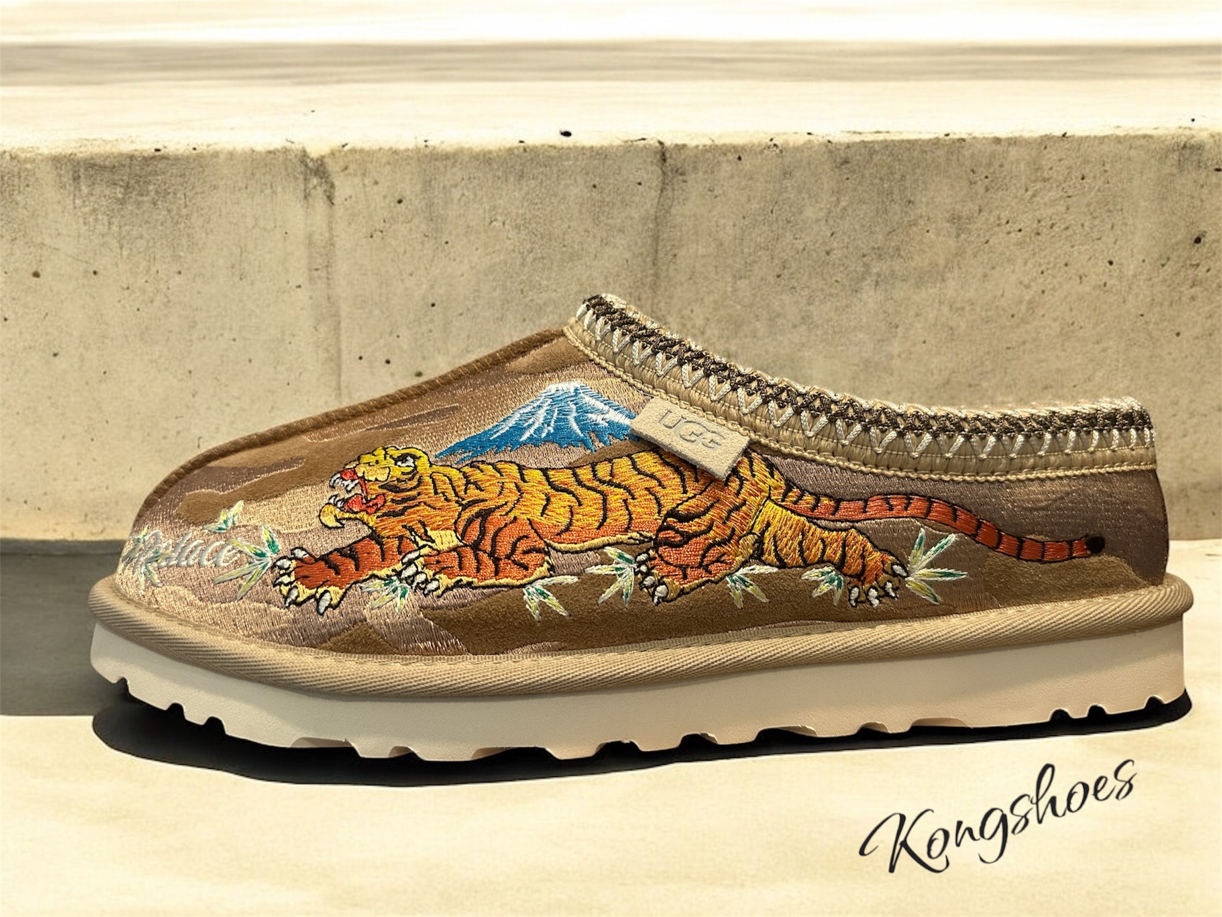 UGG x Palace Tasman Slipper Chestnut Camo 착용 스타일