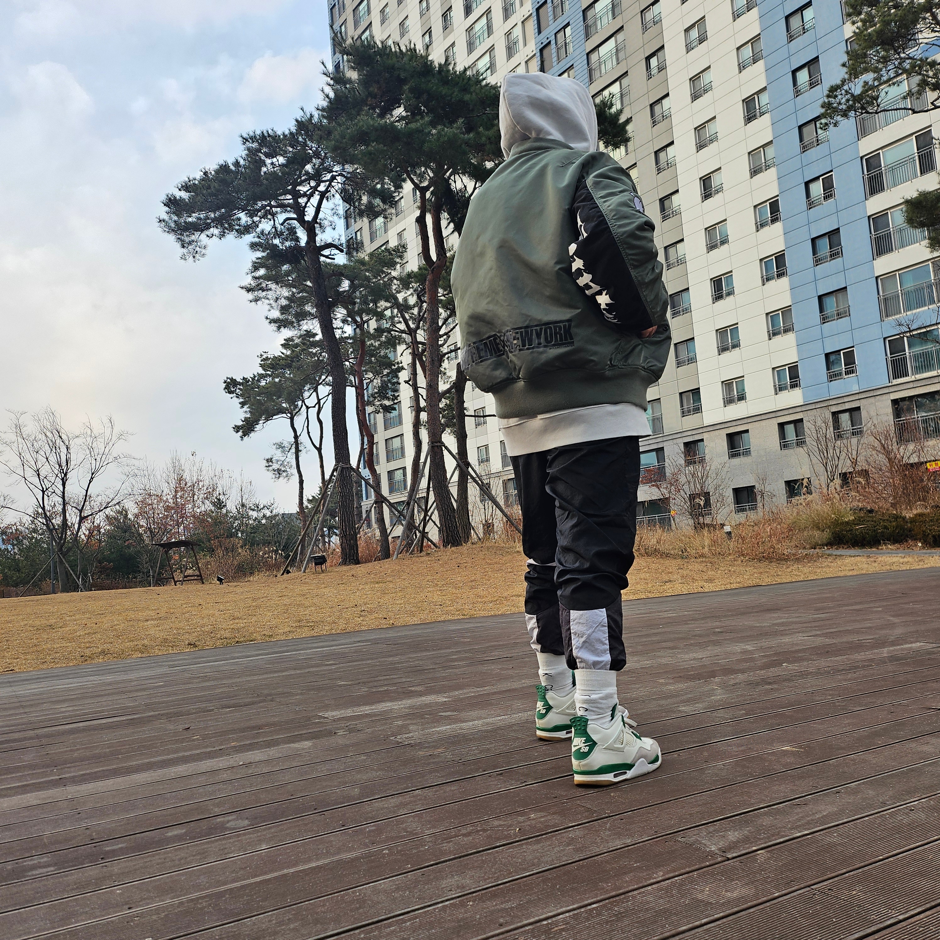 Supreme x Bounty Hunter MA-1 Jacket Olive - 23FW, Nike x Stussy NRG Cuffed Beanie Black 착용 스타일 - 3