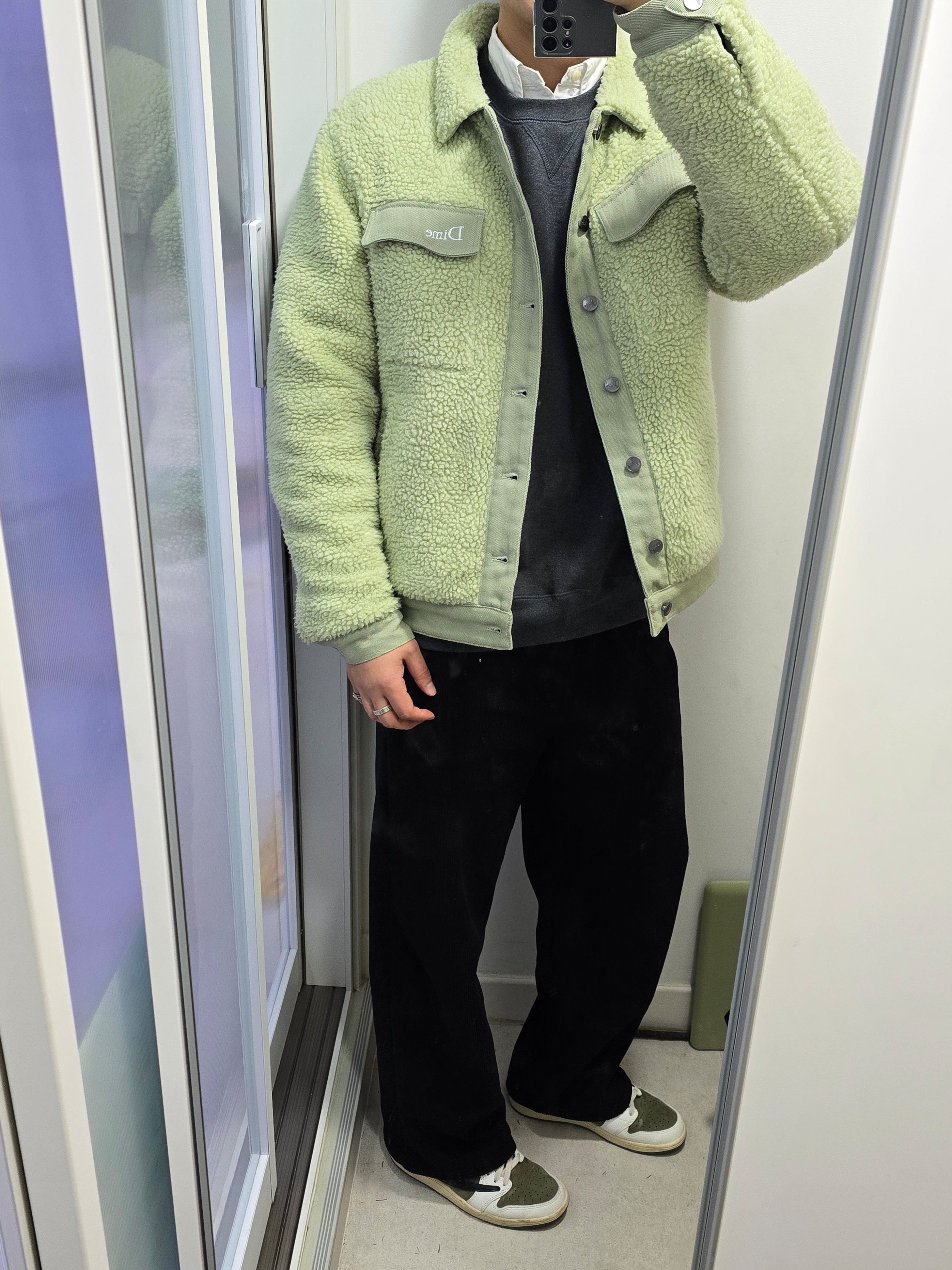 Supreme Small Box Crewneck Charcoal - 23FW, Jordan 1 x Travis Scott Retro Low OG SP Reverse Olive 착용 스타일