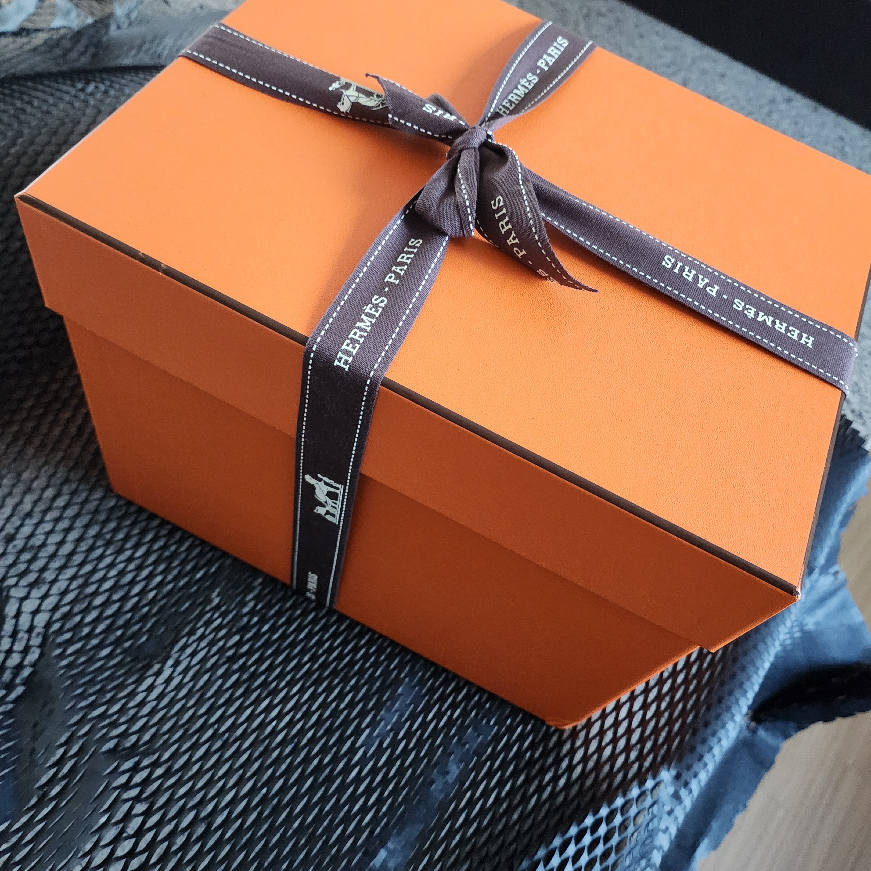 Hermes Picotin Lock 18 Bag Clemence & Gold Gris Pale 착용 스타일 - 5