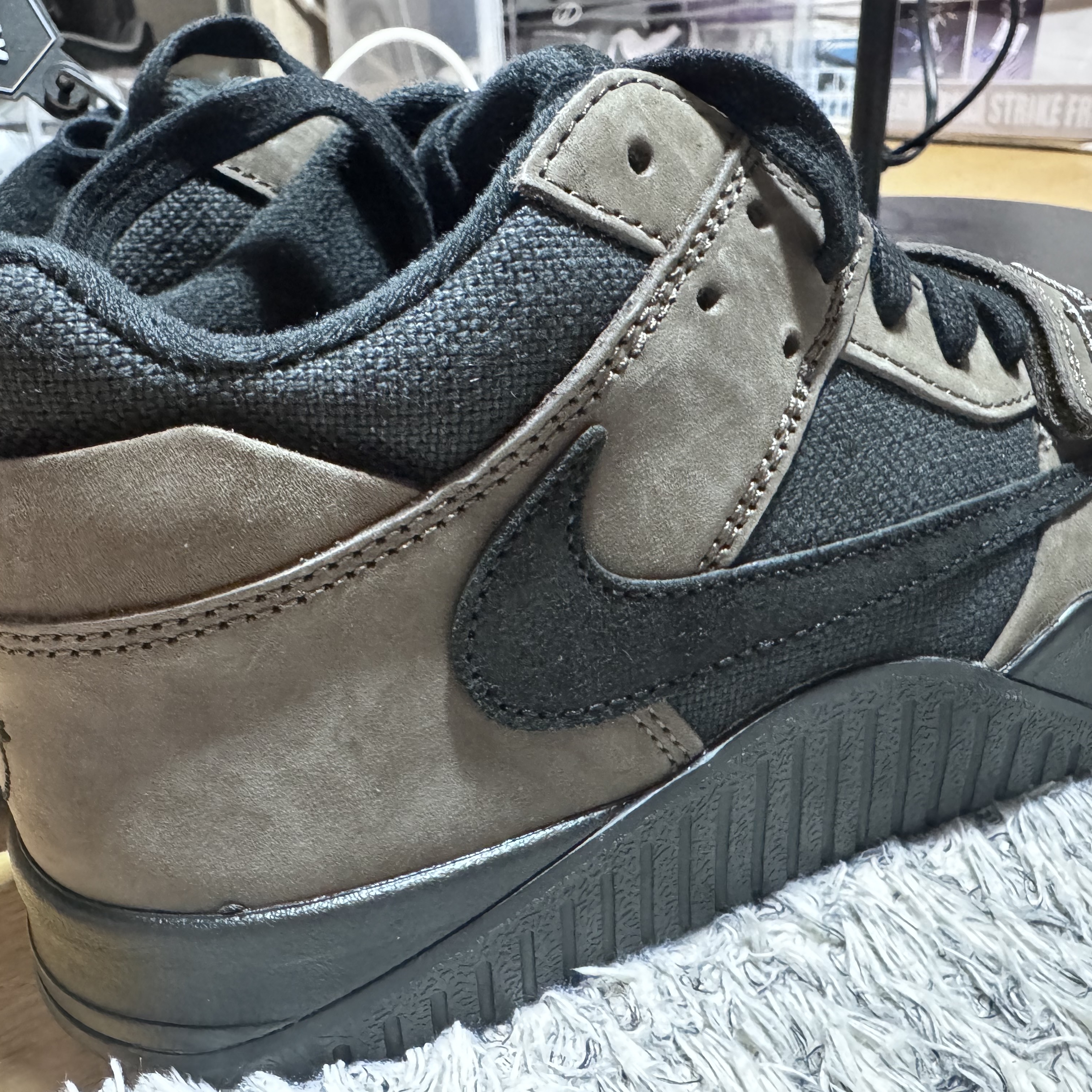 Jordan x Travis Scott Jumpman Jack TR Sail and Dark Mocha, Jordan x Travis Scott Jumpman Jack TR University Red 착용 스타일 - 2