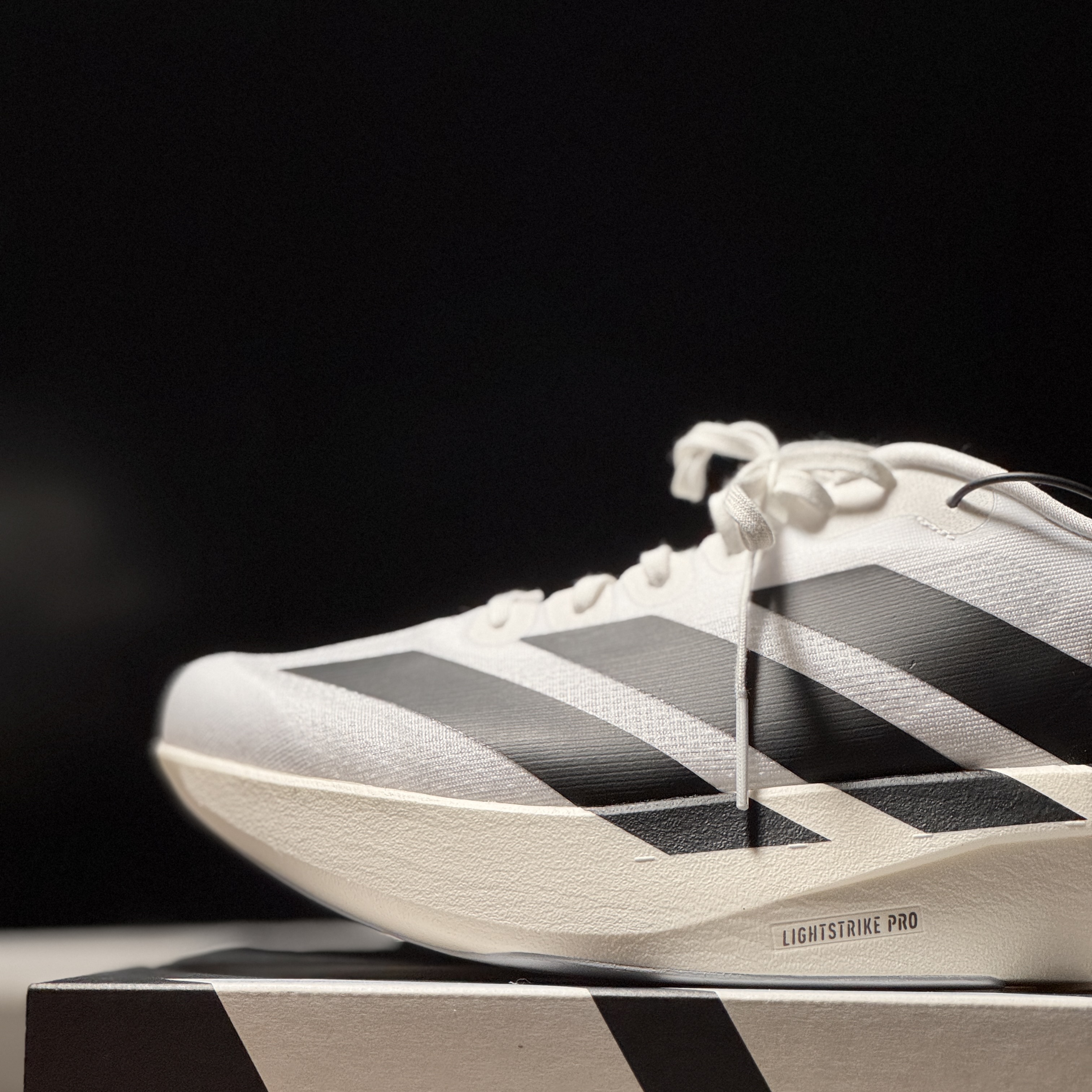 Adidas Adizero EVO SL Cloud White Core Black 착용 스타일