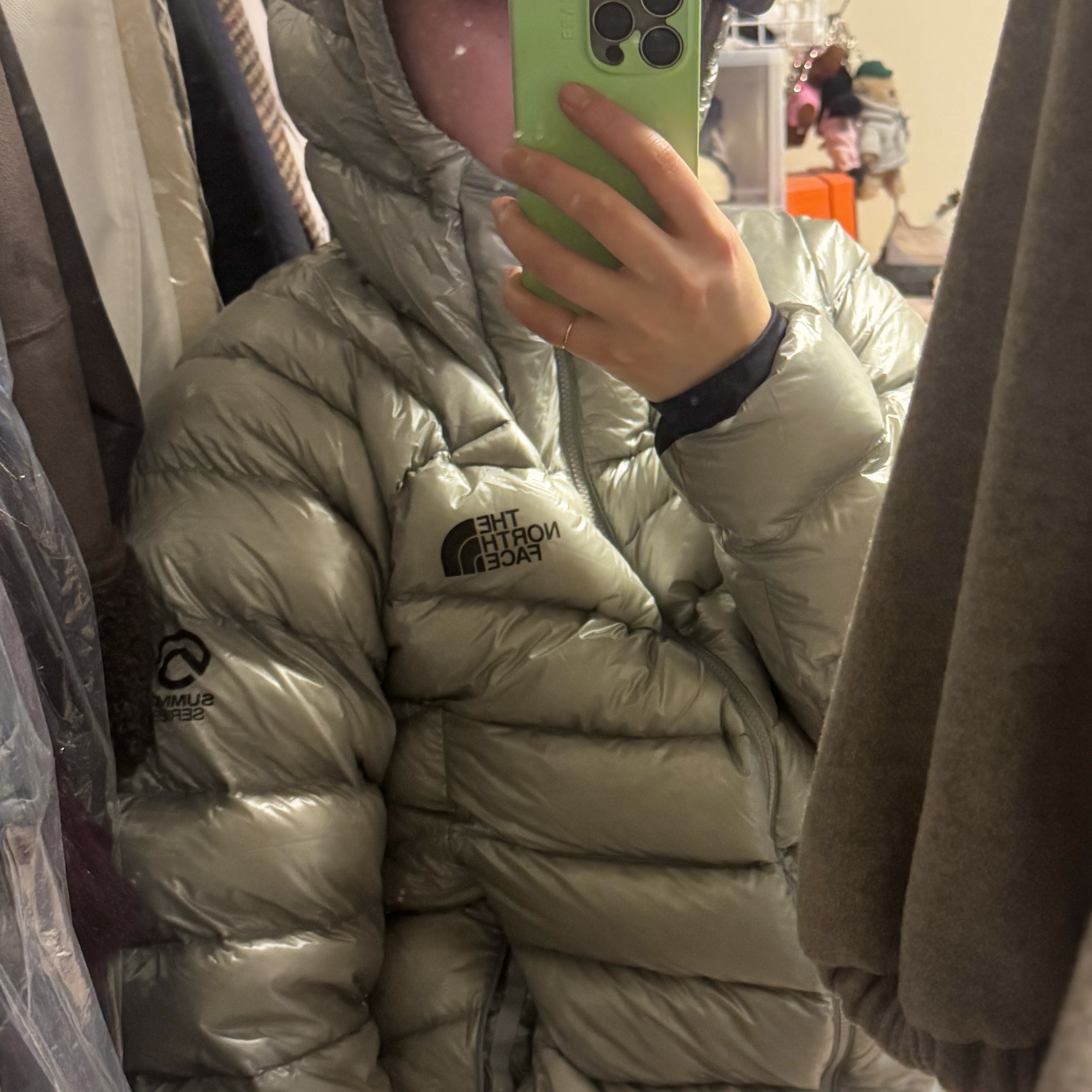 The North Face Summit Mattehorn RDS Down Jacket Light Gray 착용 스타일