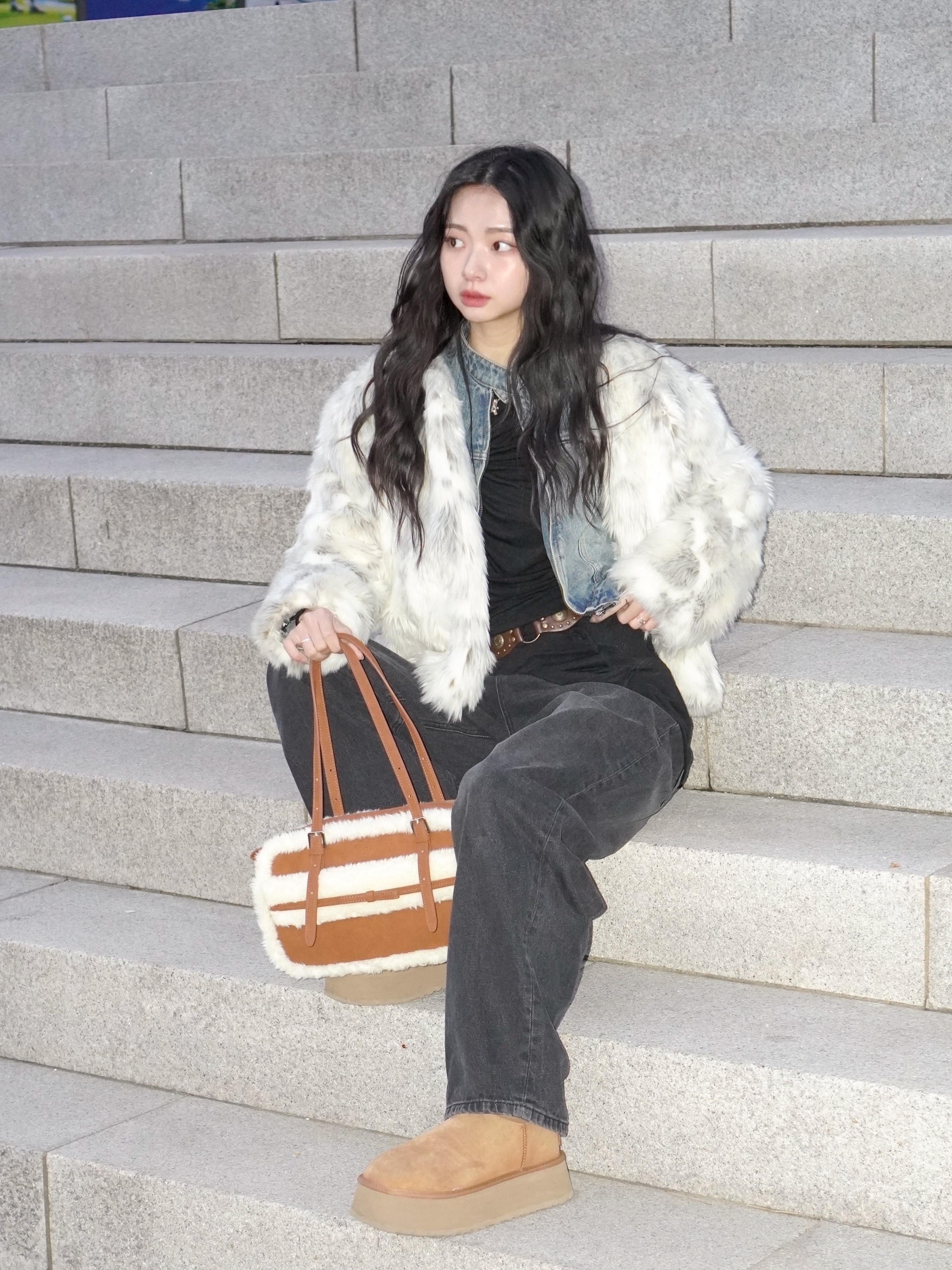 (W) UGG Classic Dipper Boots Chestnut, Hansroom Chrome Hearts Tiny CH cross Charm 착용 스타일 - 2