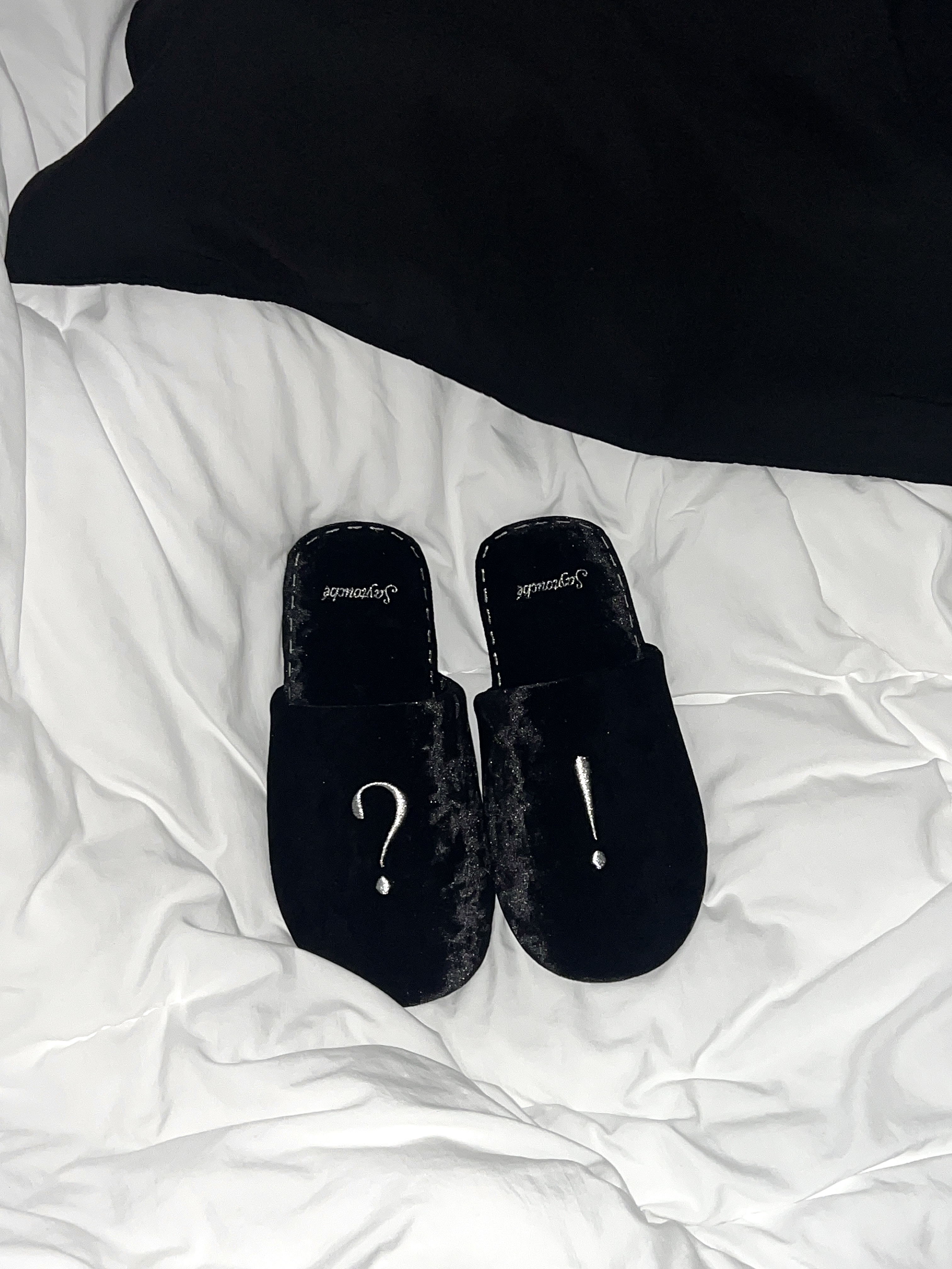 Say Touche Velvet Room Shoes Black 착용 스타일