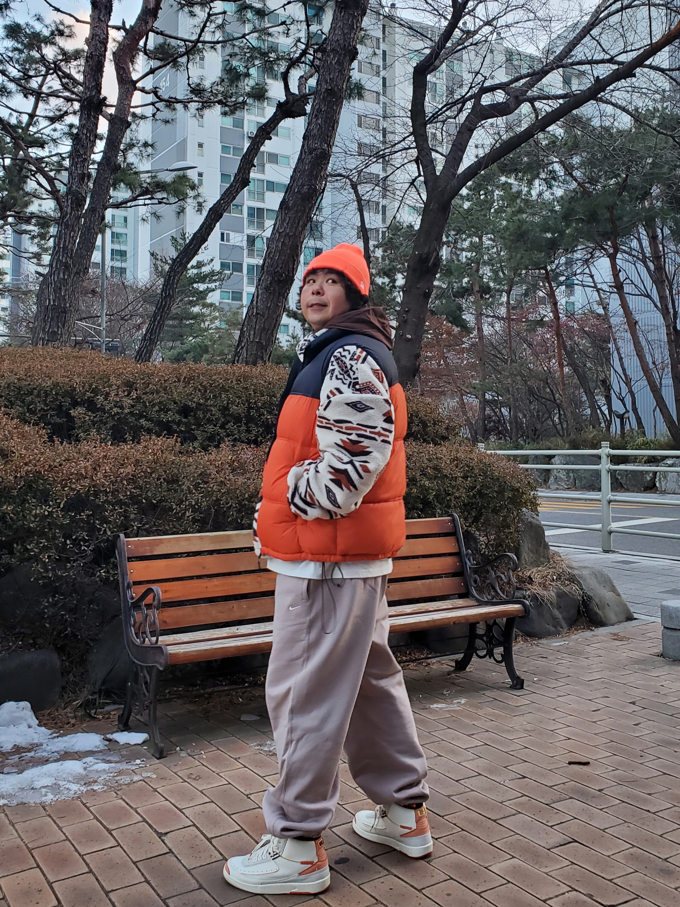 (W) Nike NRG Solo Swoosh Fleece Pants Malt - US/EU, Jordan 2 x Maison Chateau Rouge Retro SP Orange and Sail 착용 스타일