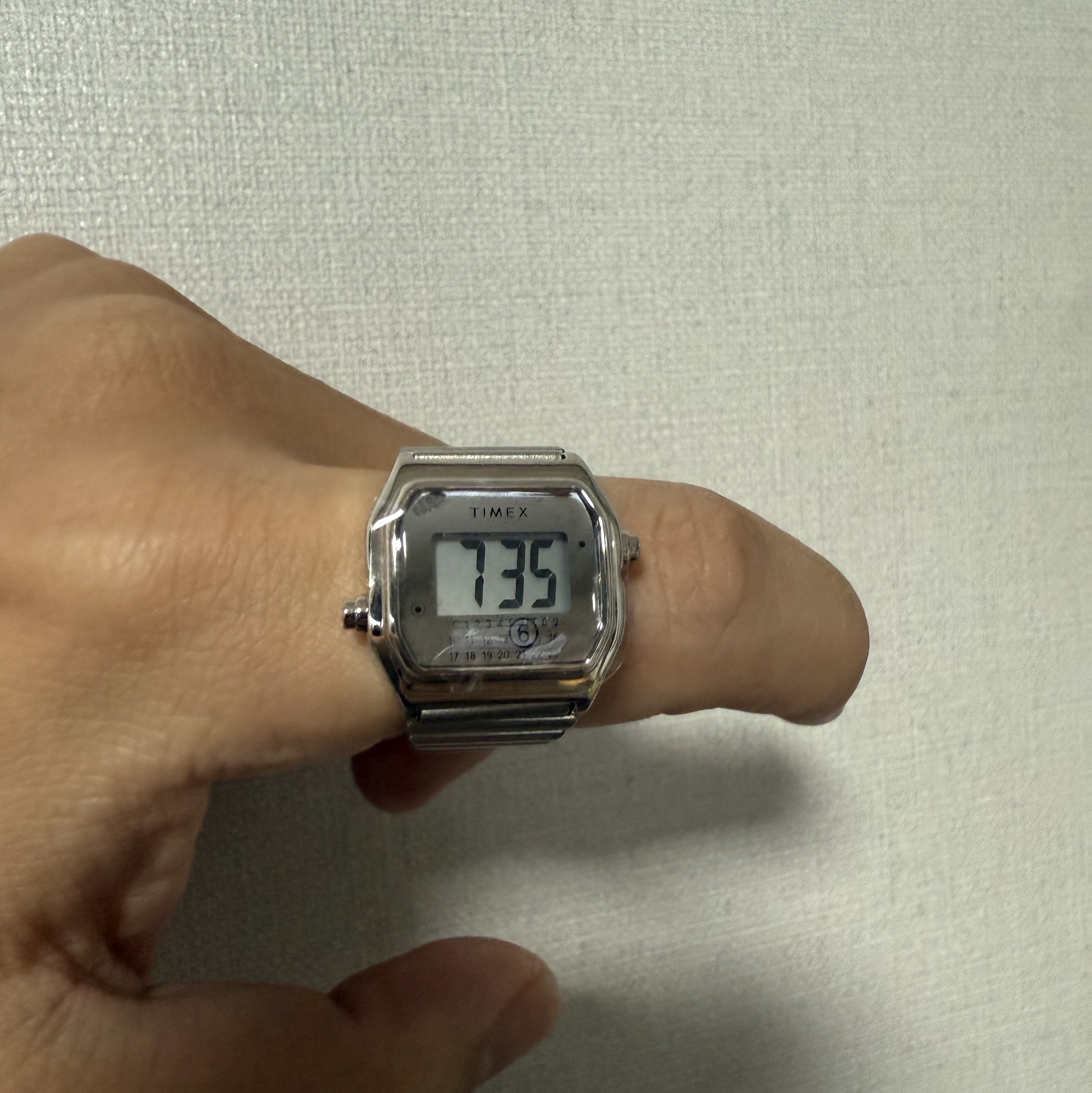 Timex x MM6 Maison Margiela Ring Digital Watch Stainless Steel 착용 스타일