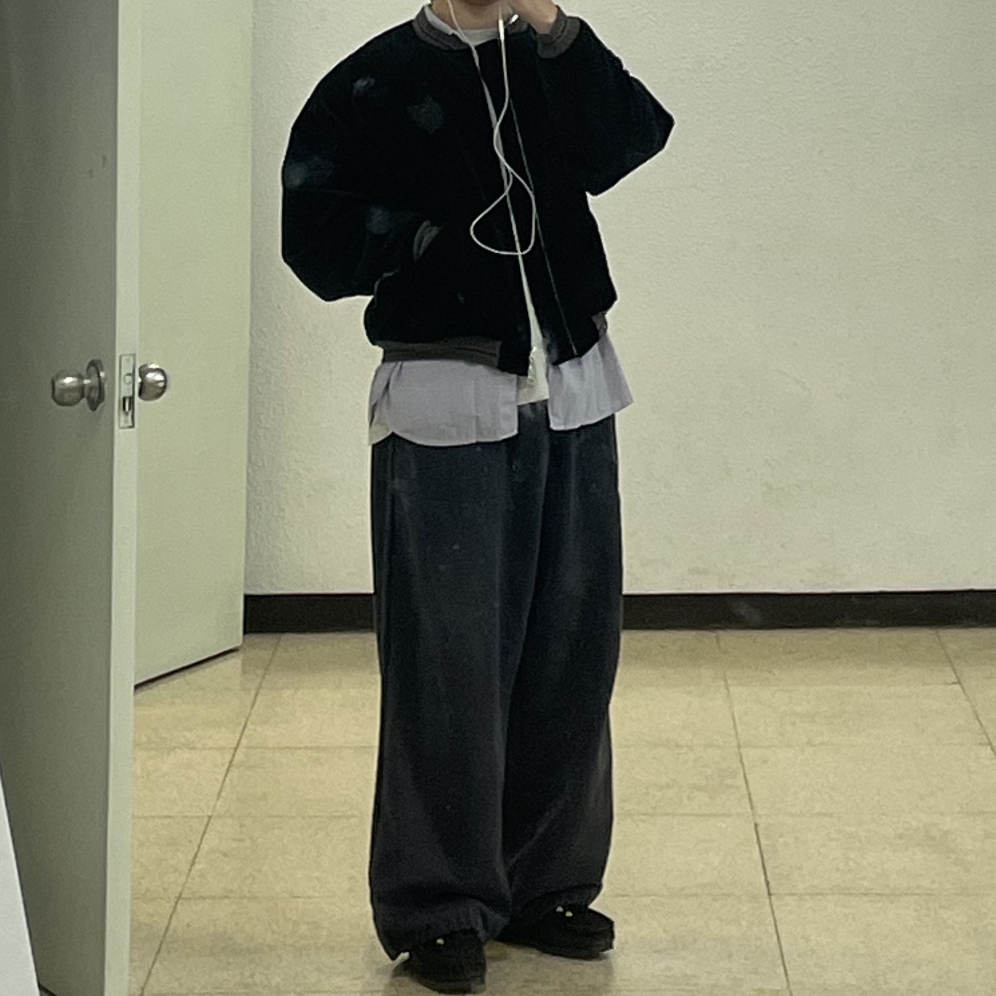 Polyteru HANK Velvet Souvenir Jacket Black, Polyteru 1011 Fatigue Sweatpants 1.2v Dark Purple Navy 착용 스타일