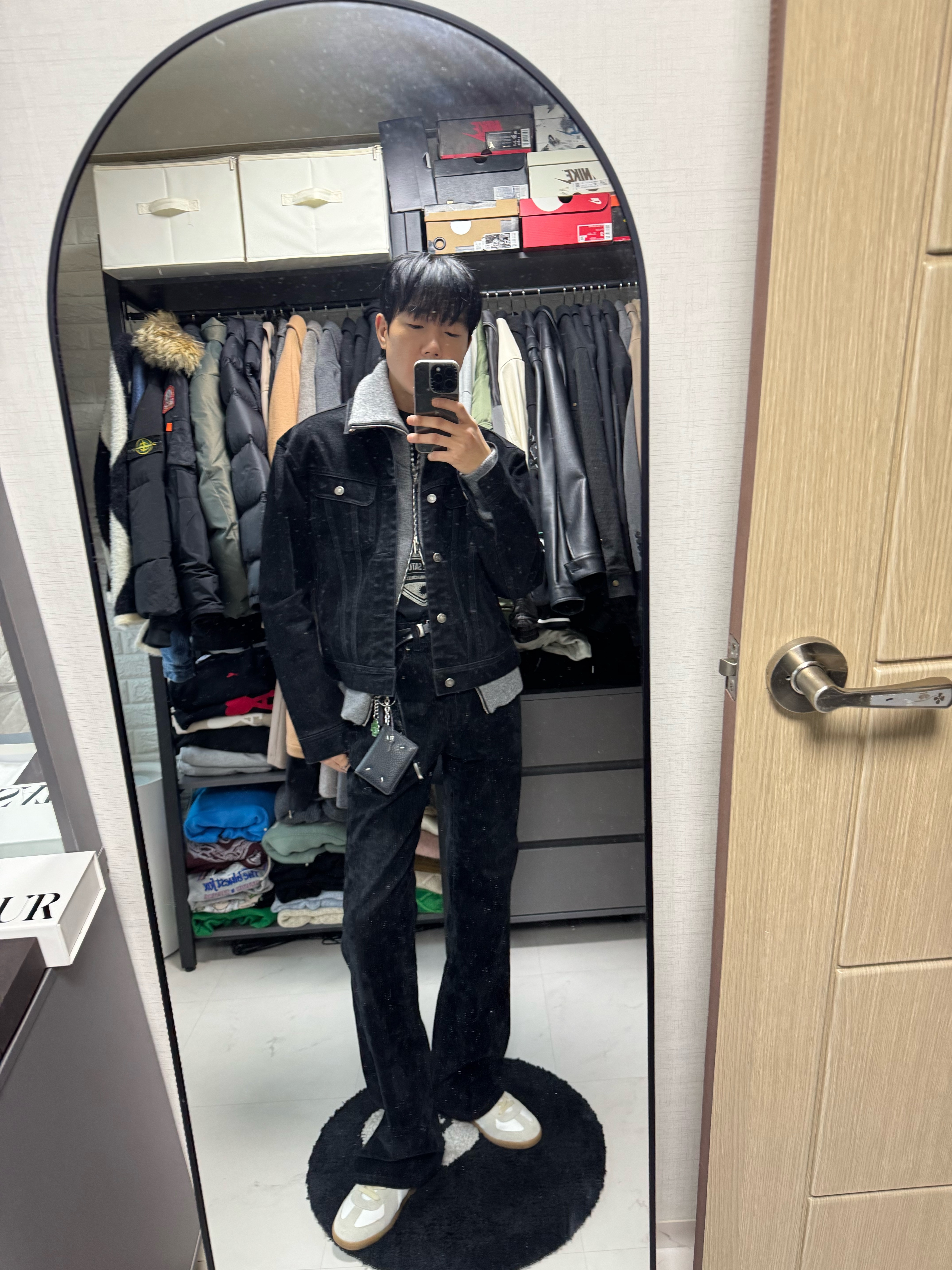 Maison Margiela Keyring Wallet Black, Maison Mihara Yasuhiro Blakey OG Sole Canvas Low-top Sneakers White 착용 스타일 - 3