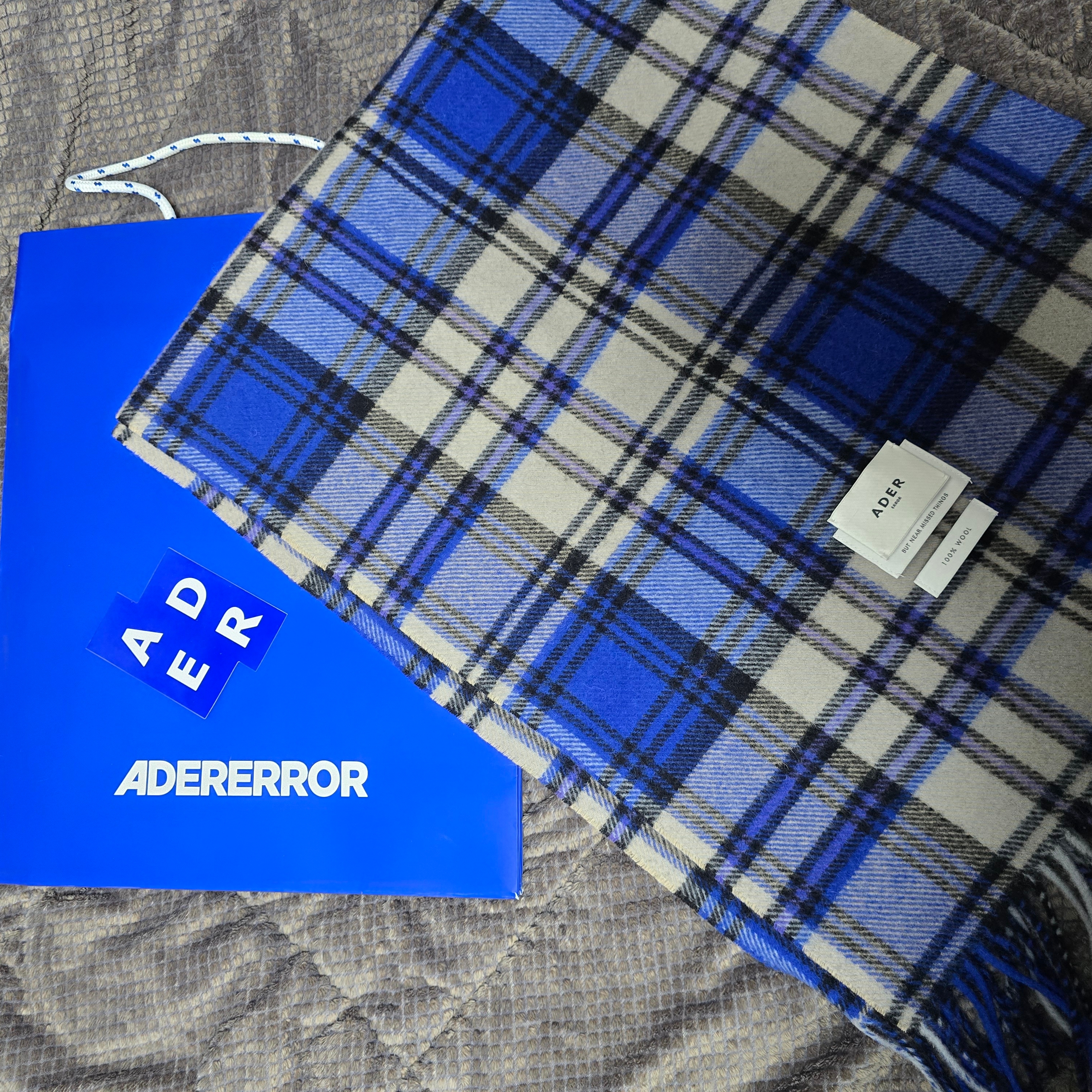 Ader Error Revint Plaid Muffler Z-Blue 착용 스타일