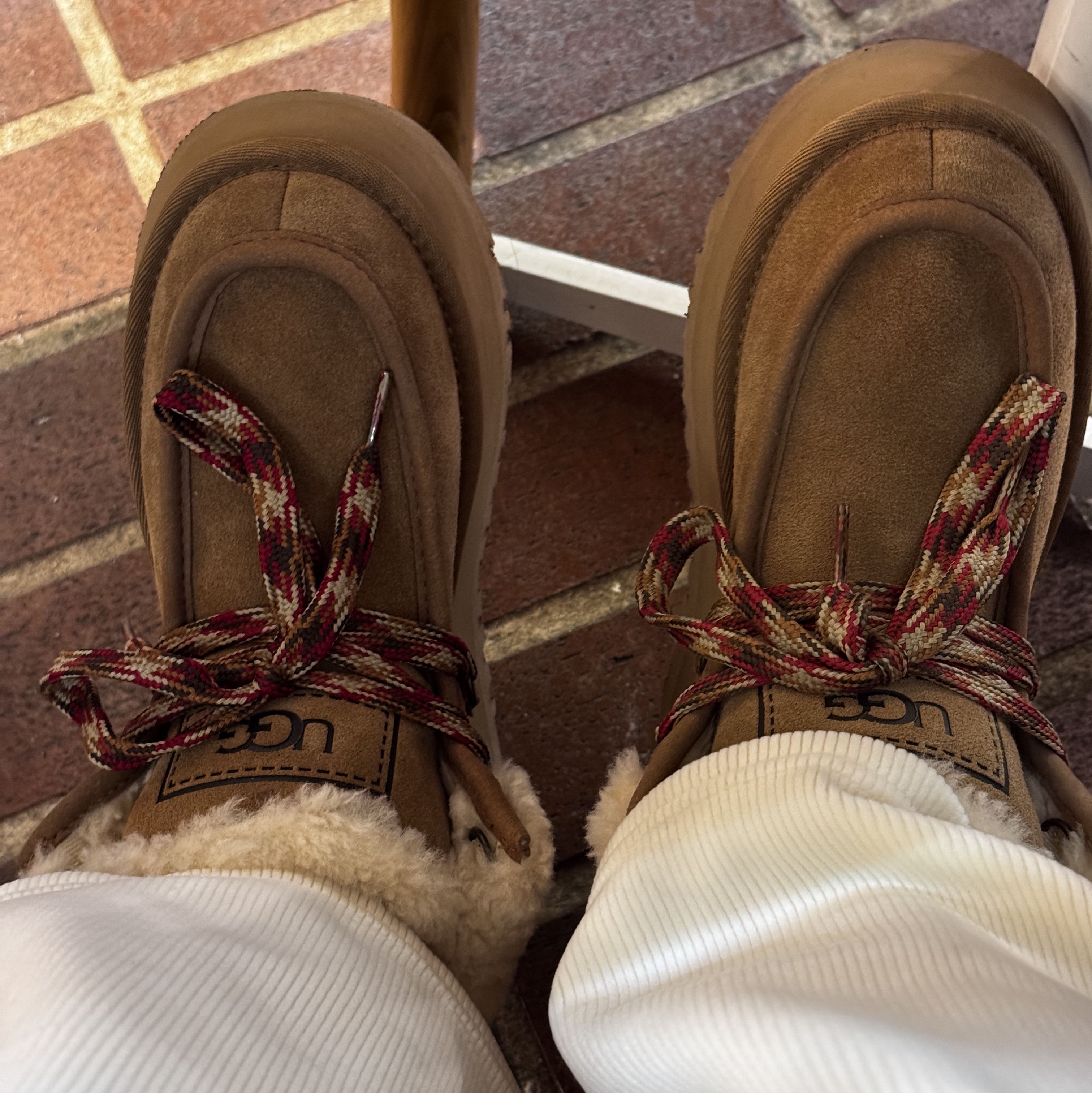 (W) UGG Funkarra Cabin Cuff Chestnut 착용 스타일