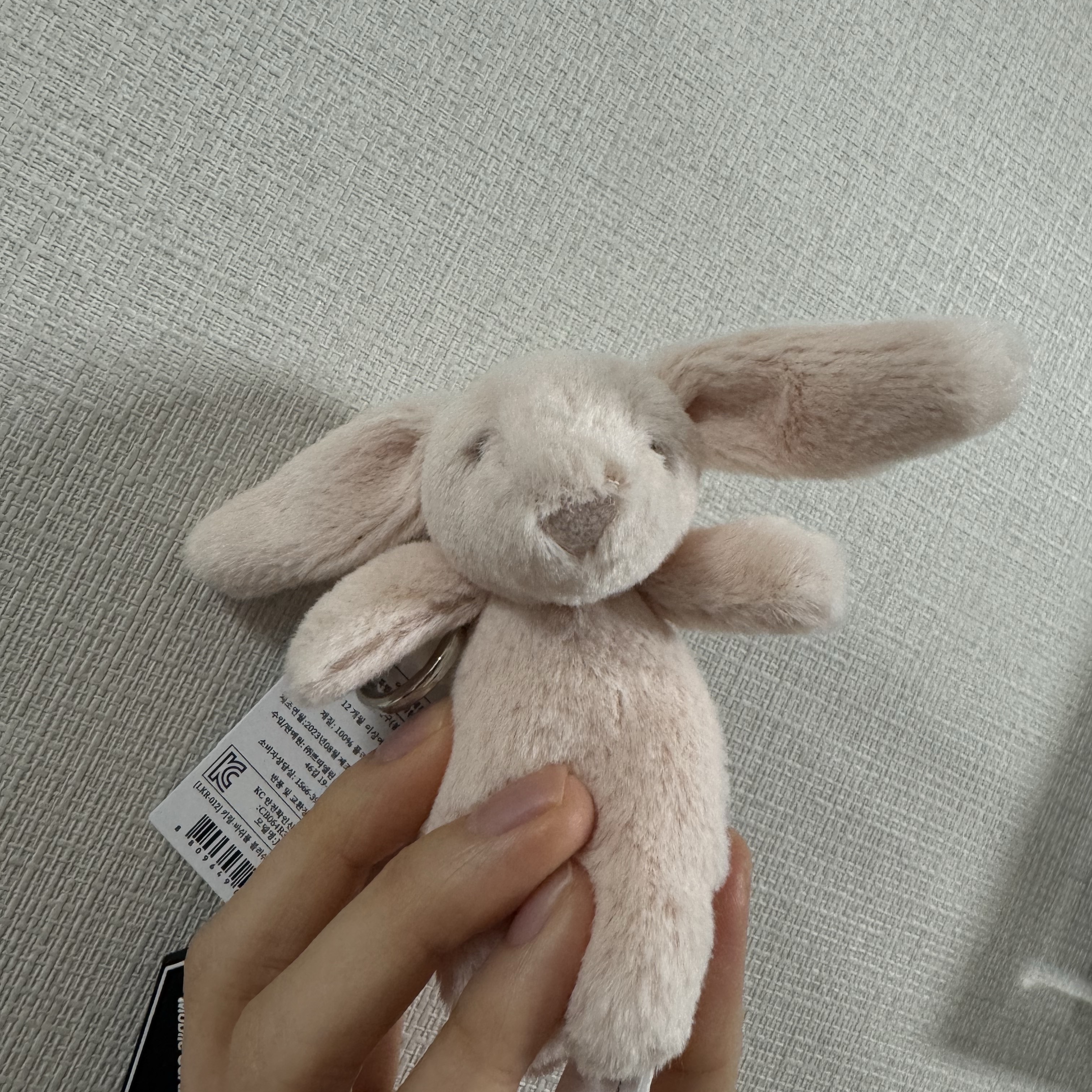 Jellycat Bashful Bunny Bag Charm Blush 착용 스타일