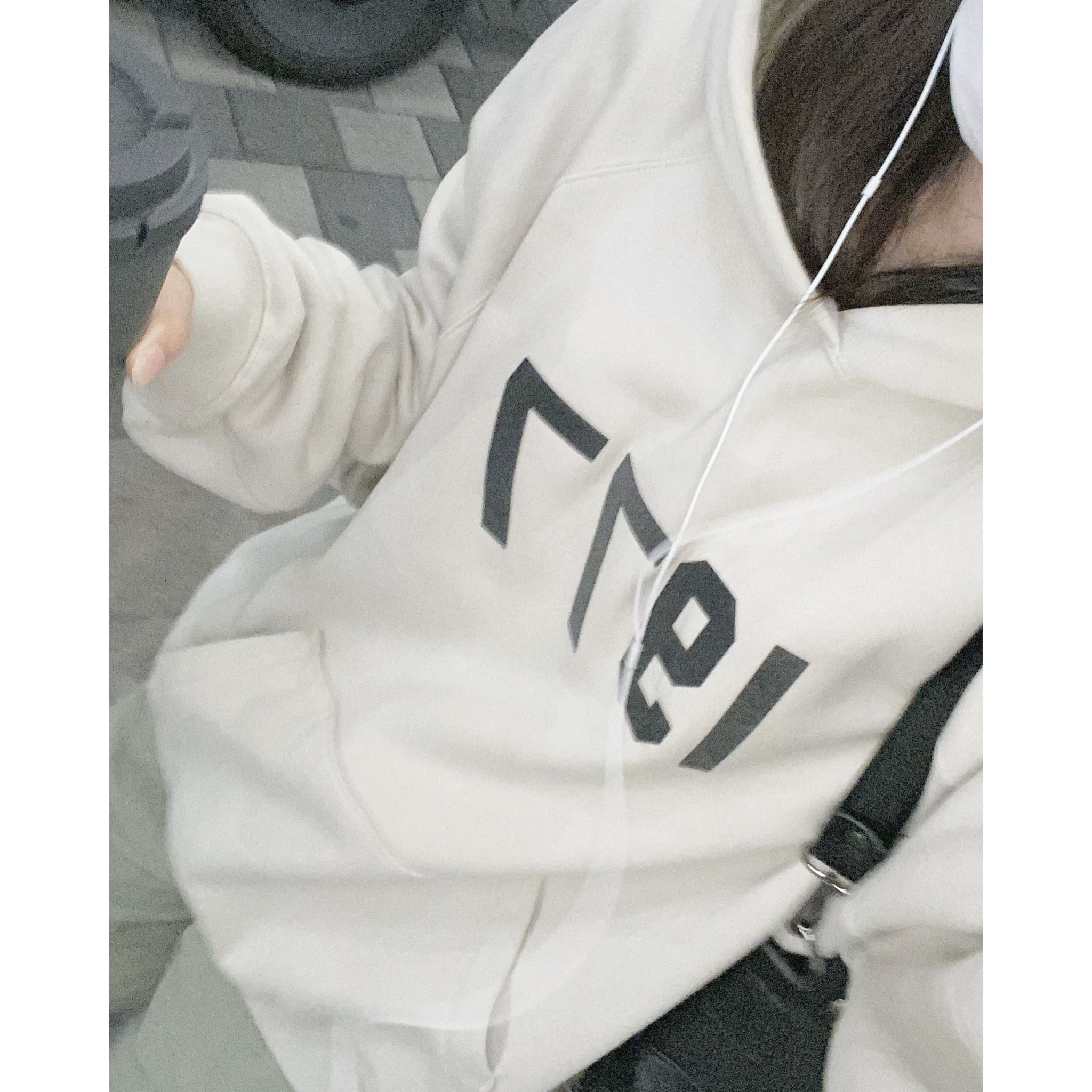 Essentials 1977 Hoodie Wheat - 22SS 착용 스타일