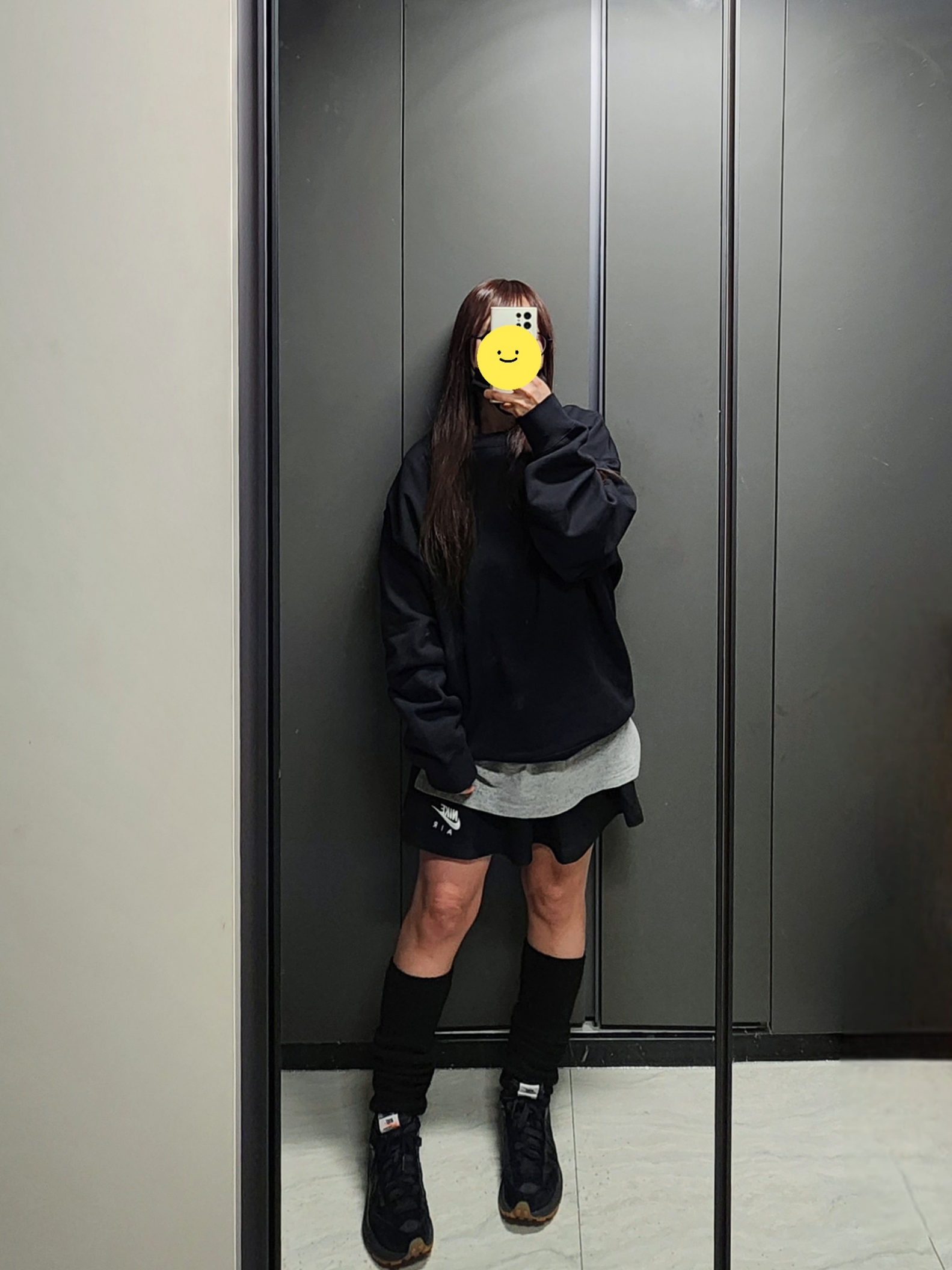 Nike Solo Swoosh Fleece Crew Black - Asia, Nike x Sacai VaporWaffle Black and Gum 착용 스타일