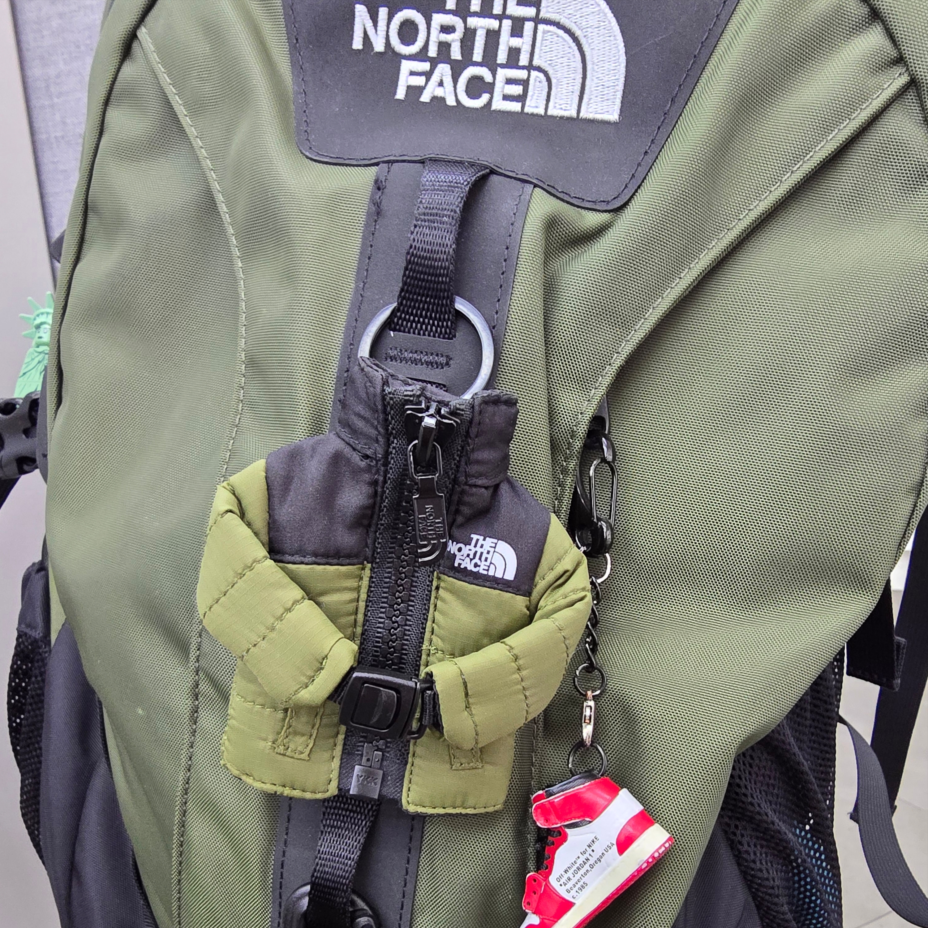 The North Face Mini Nuptse Jacket Keyring New Taupe Green - 23FW 착용 스타일